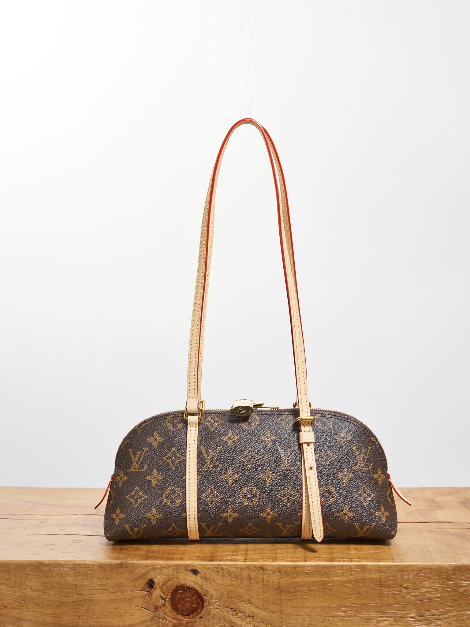 P650P Bolso de mano auténtico y exclusivo de SQUIRE EAST WEST totalmente de acero M28953 29 x 14 x 8 cm (largo x alto x…