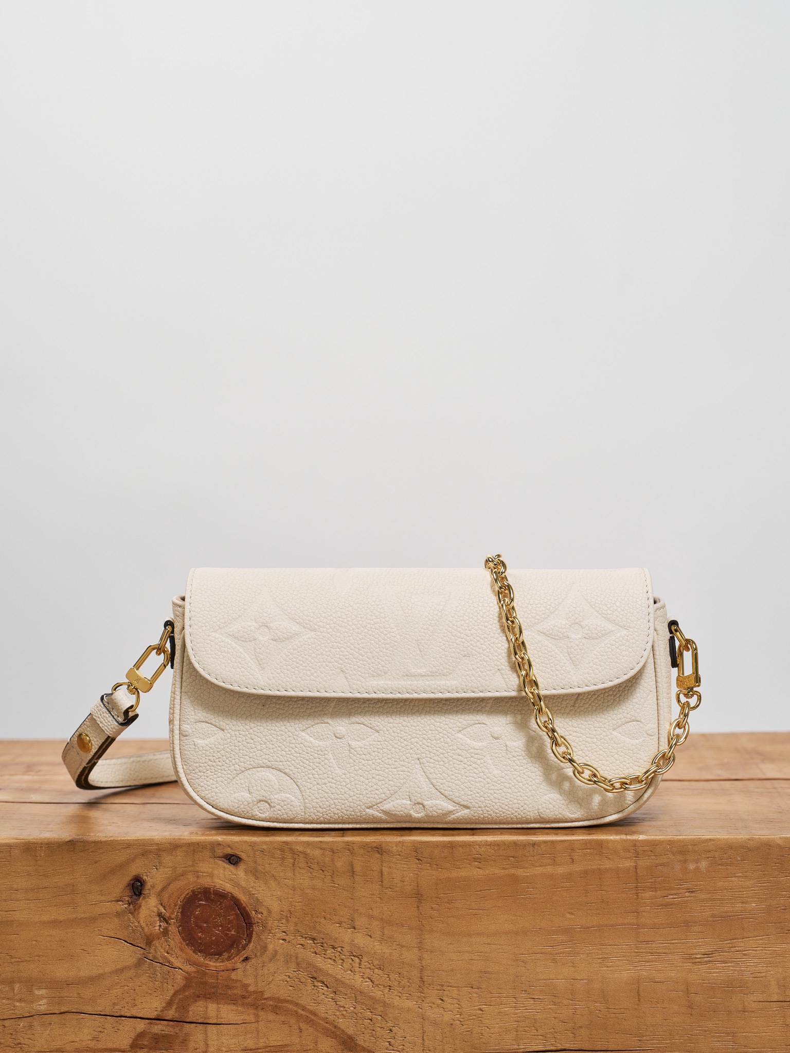 P770P totalmente de acero huérfano, grado genuino 𝐖𝐀𝐋𝐋𝐄𝐓 𝐎𝐍 𝐂𝐇𝐀𝐈𝐍 𝐈𝐕𝐘 bolso #️⃣ M82210 Cambio de código…