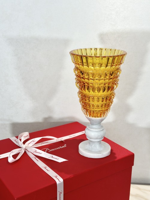 Baccarat Crystal Vase with Faceted Design & Marble Base, 38 cm Height 1 Baccarat Crystal Vase with Faceted Design & Marble Base, 38 cm Height