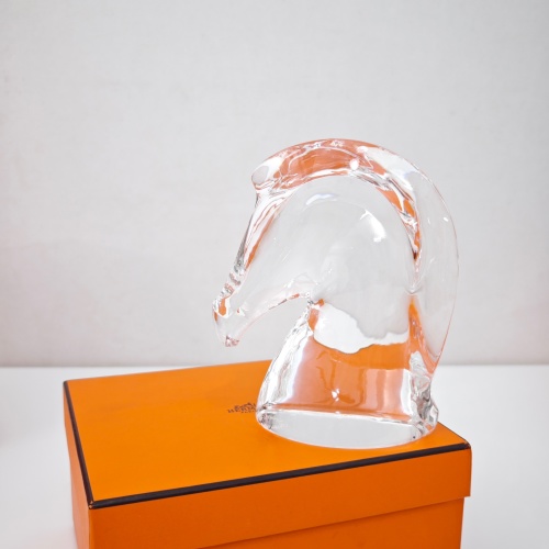 Hermès Crystal Horse Head Sculpture - Elegant Home Decor Accent Piece