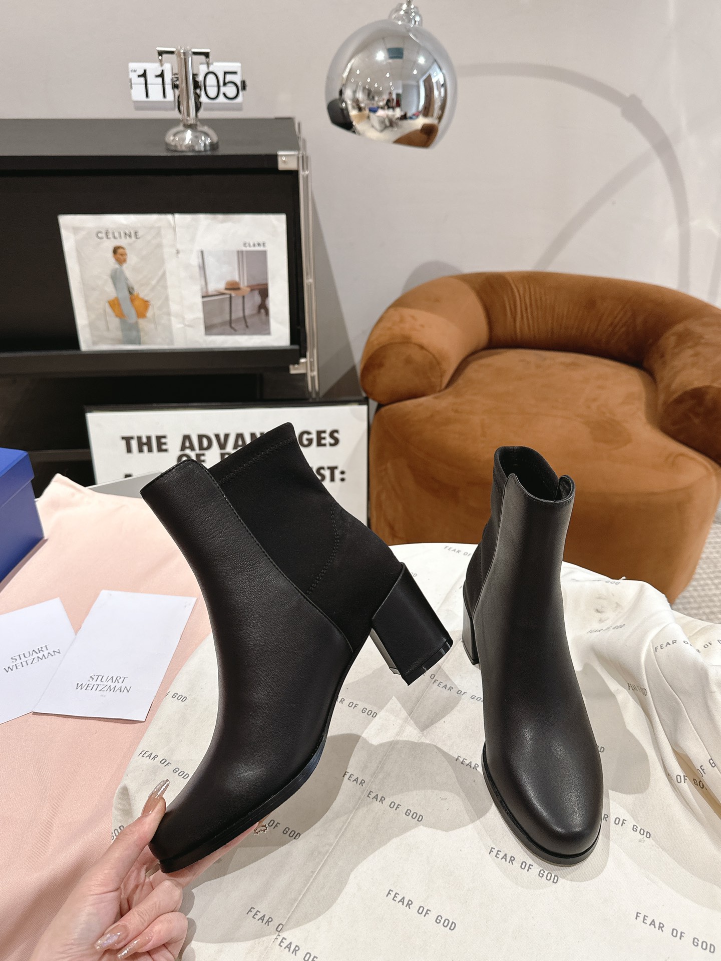 Stuart Weitzman Soho Knee Boots: Modern Urban Style with Soho Trench Sole - 图片 3