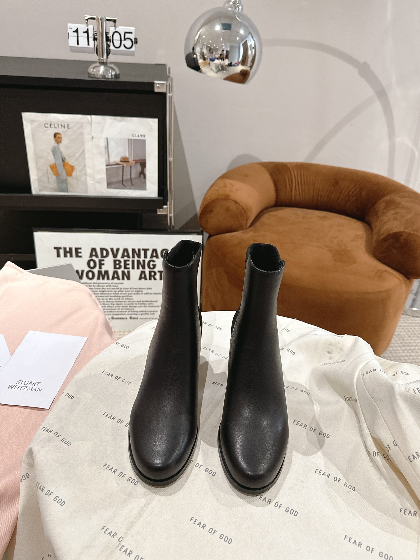 Stuart Weitzman Soho Knee Boots: Modern Urban Style with Soho Trench Sole