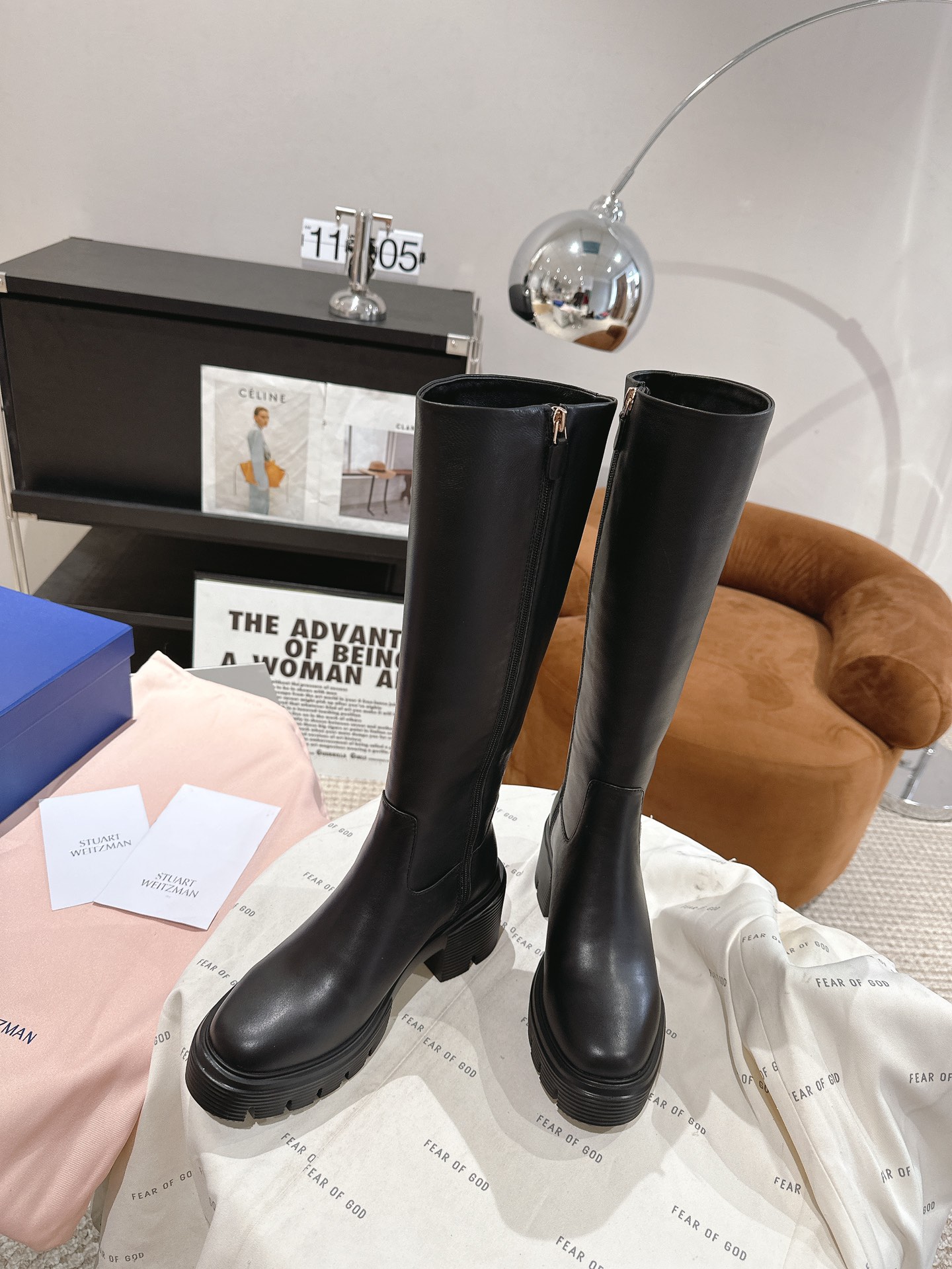 Stuart Weitzman Soho Knee Boots: Modern Urban Style with Soho Trench Soles - 图片 3