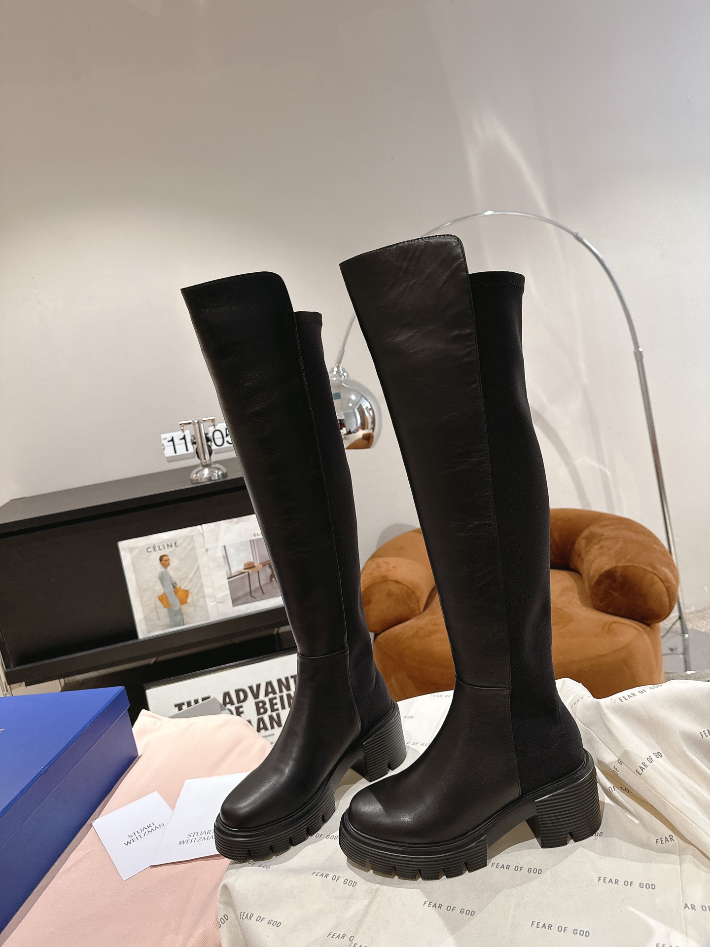 Stuart Weitzman Soho Knee Boots: Modern Urban Style with Soho Trench Soles - 图片 2