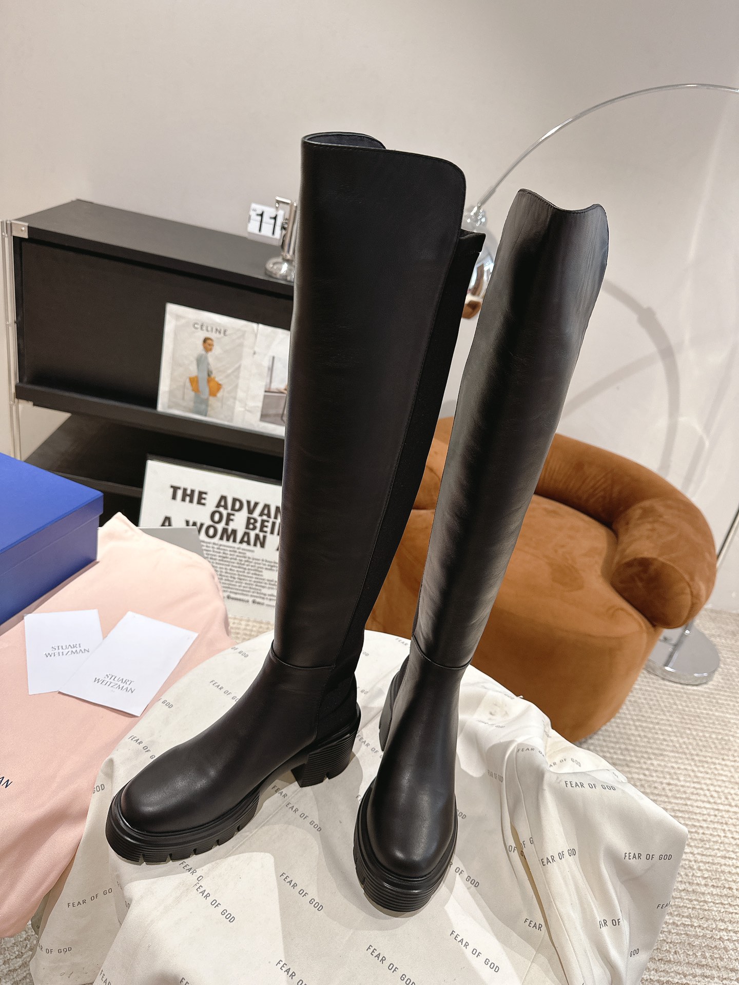 Stuart Weitzman Soho Knee Boots: Modern Urban Style with Soho Trench Soles - 图片 3