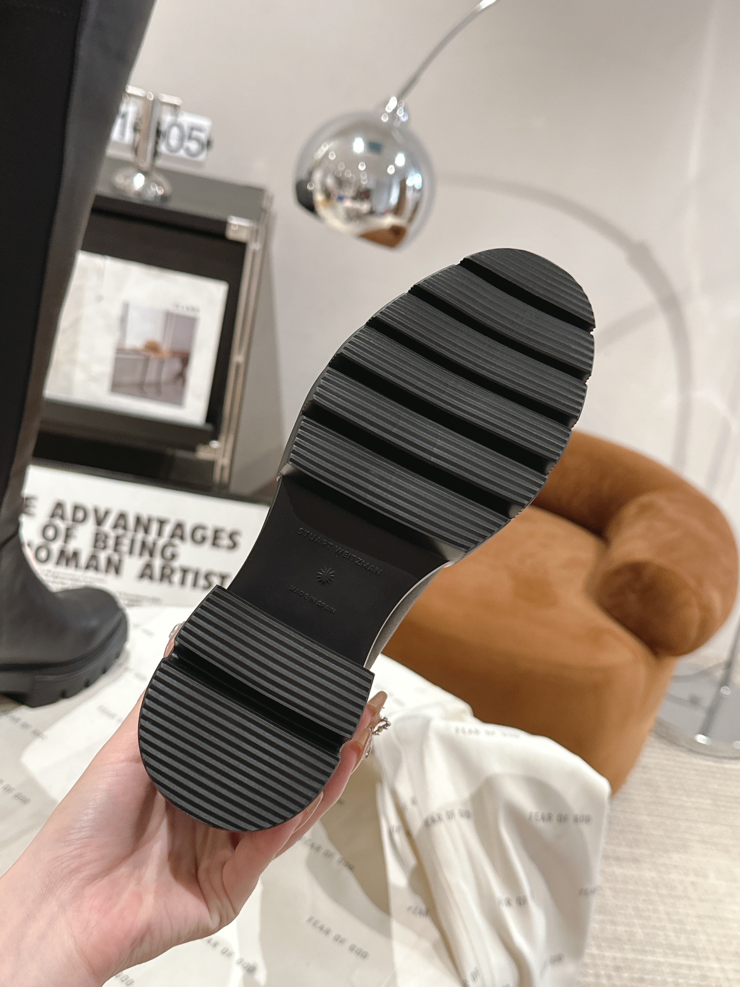 Stuart Weitzman Soho Knee Boots: Modern Urban Style with Soho Trench Soles - 图片 6