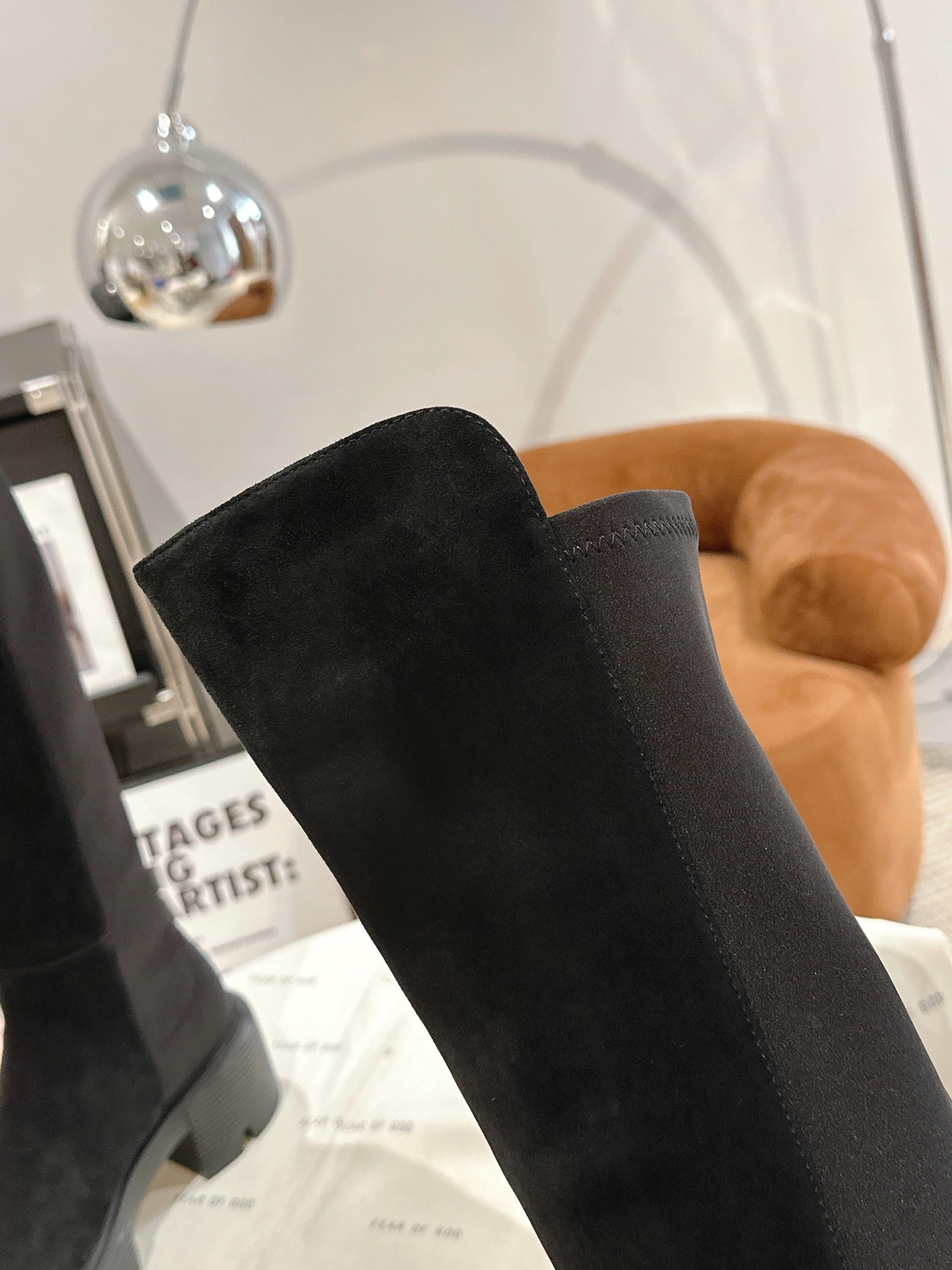 Stuart Weitzman Soho Knee Boots: Modern Urban Style with Eye-Opening Soles - 图片 5