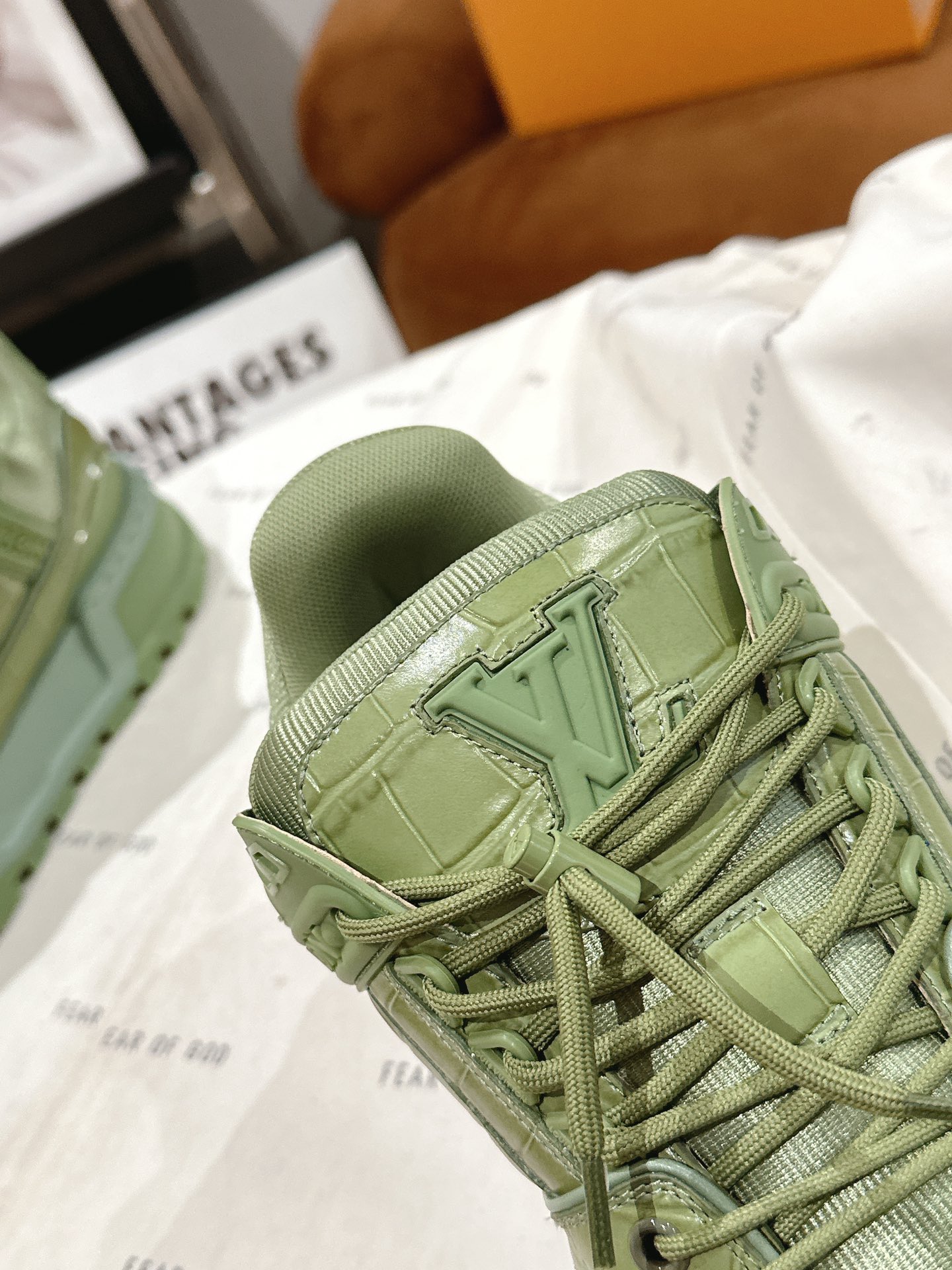 Louis Vuitton 胖版升级 全牛皮情侣装 LV 2023新款Trainer