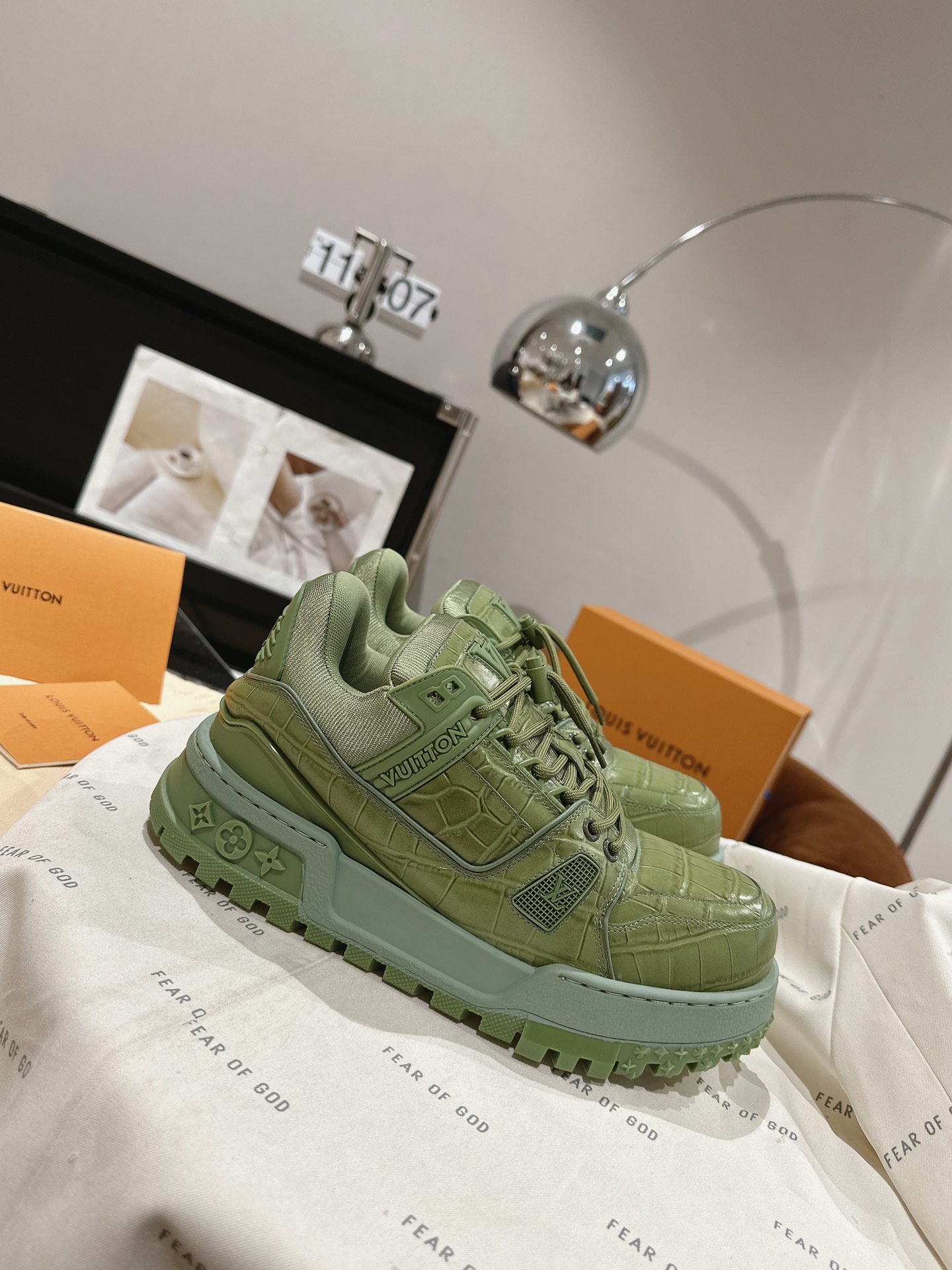 Louis Vuitton 胖版升级 全牛皮情侣装 LV 2023新款Trainer