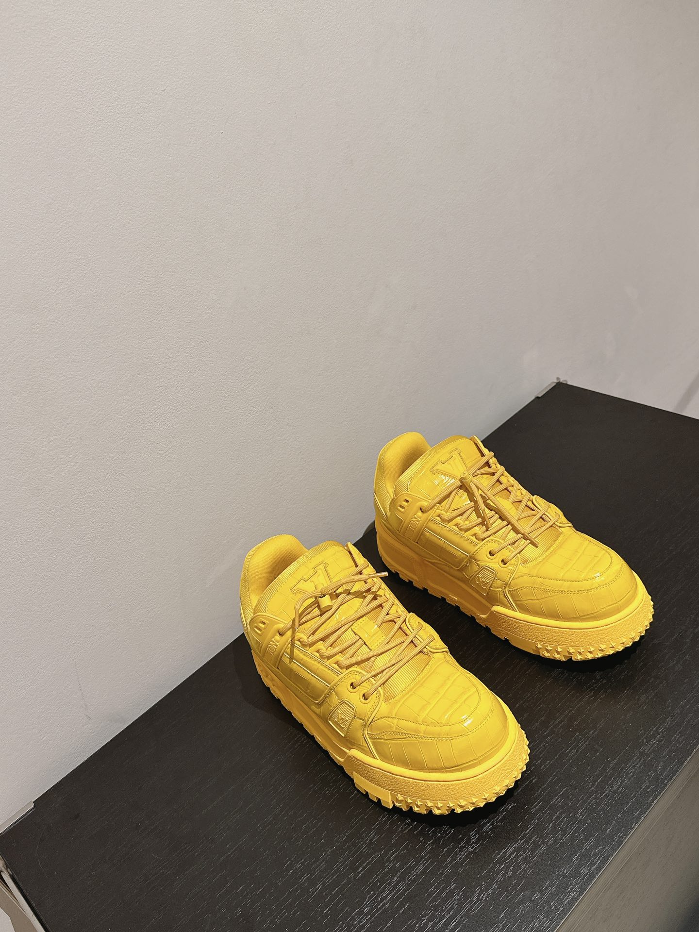 Louis Vuitton 胖版升级 全牛皮情侣装 LV 2023新款Trainer