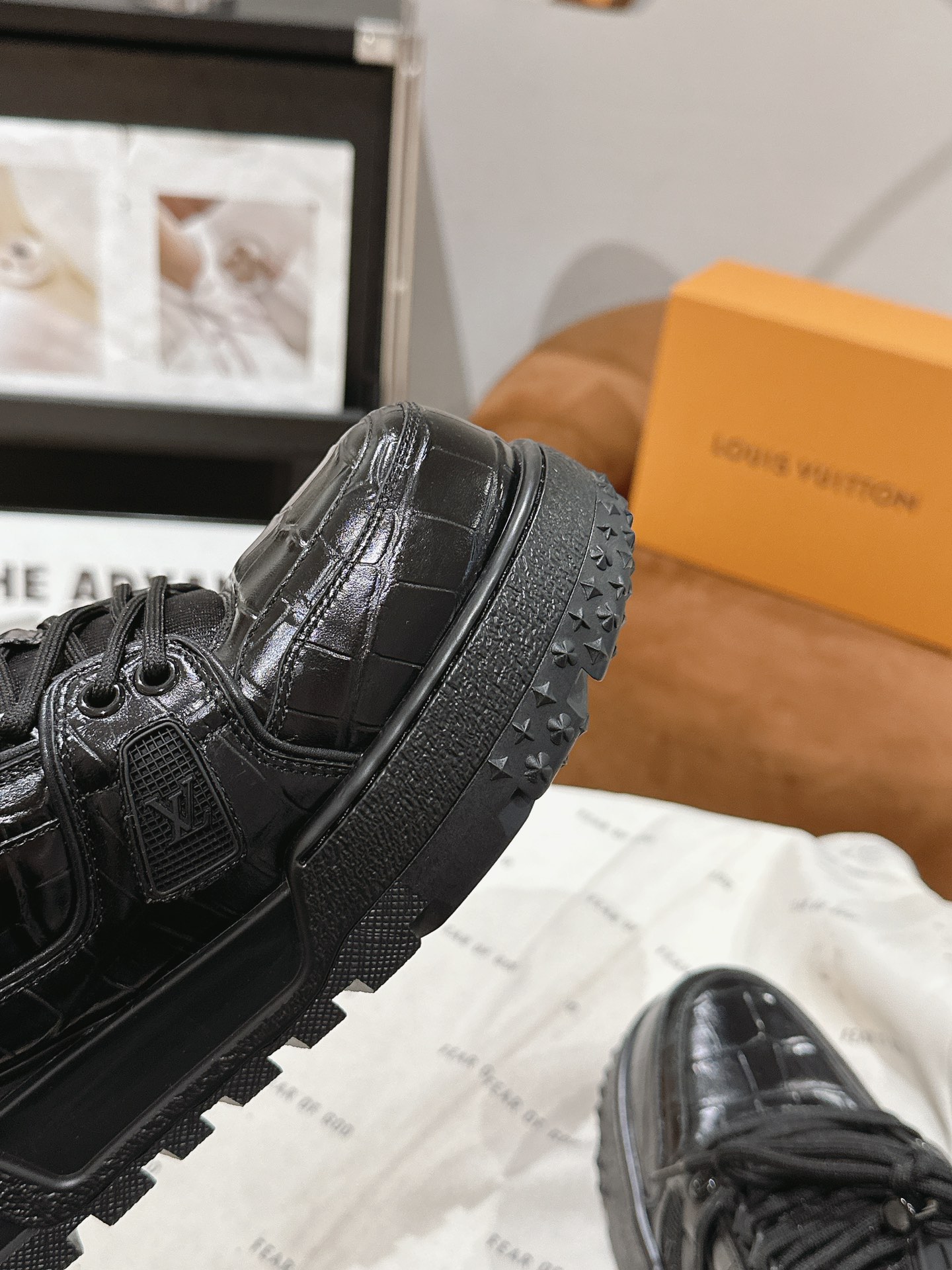 Louis Vuitton 胖版升级 全牛皮情侣装 LV 2023新款Trainer