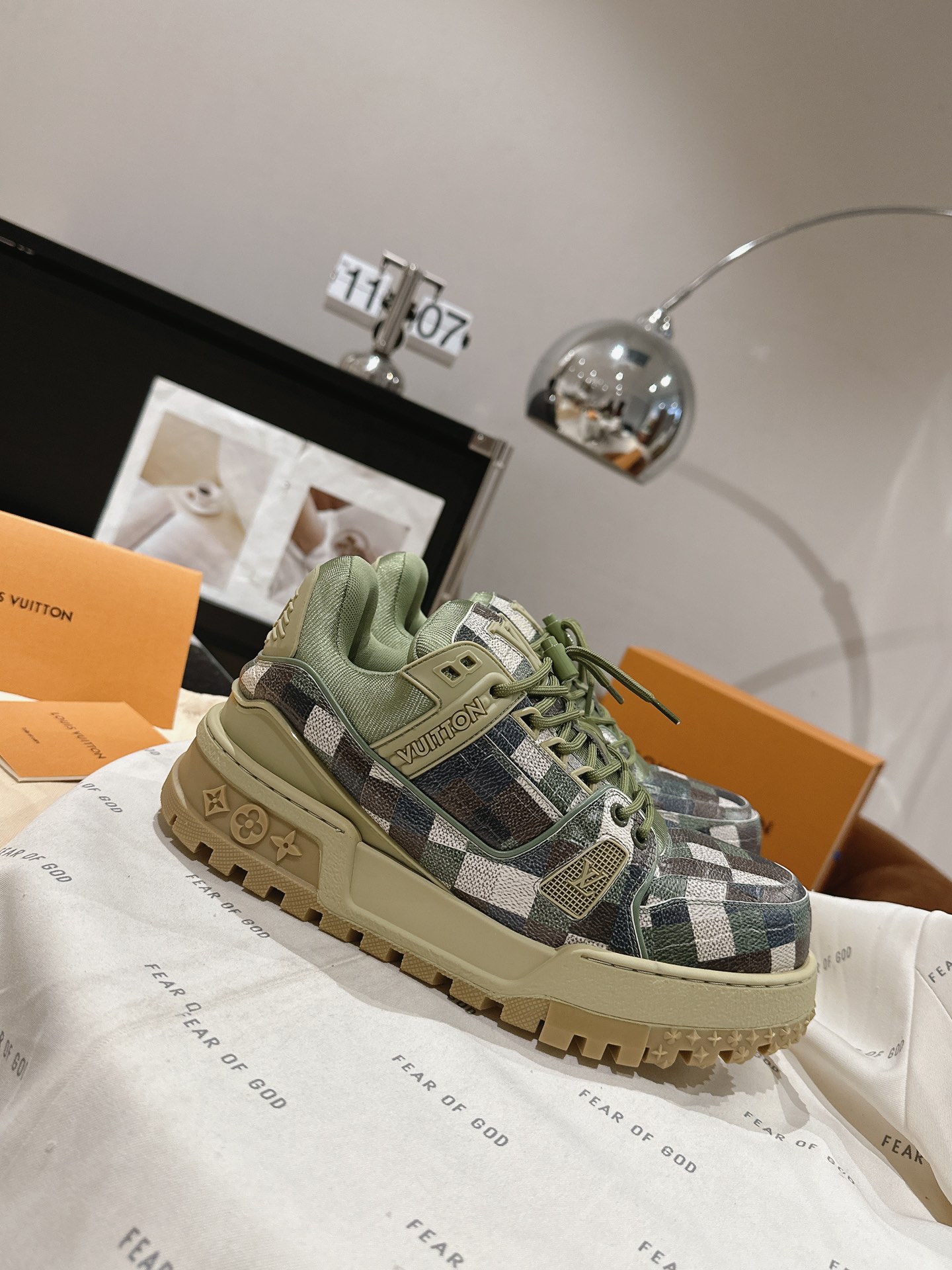 Louis Vuitton 胖版升级 全牛皮情侣装 LV 2023新款Trainer