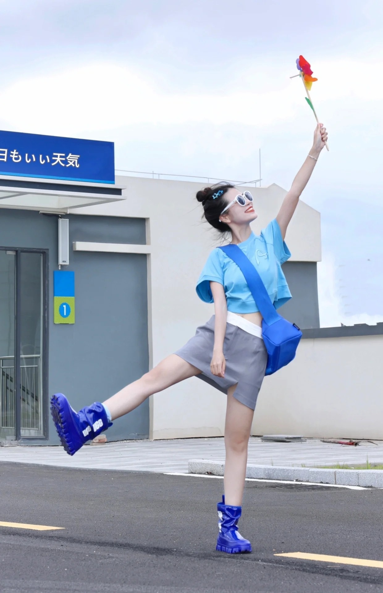 NO:496203,Models put on feet, snow boots, boots19860909模特上脚,雪地靴,boots,Women's Shoes