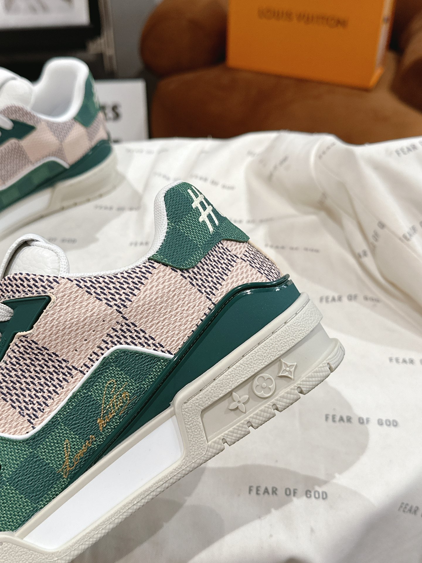 Louis Vuitton 代购级新色 供应 驴家全系列 LVTrainer PVC 运动鞋 每个款式配色都很赞 Trainer的脚感真的非常不错
