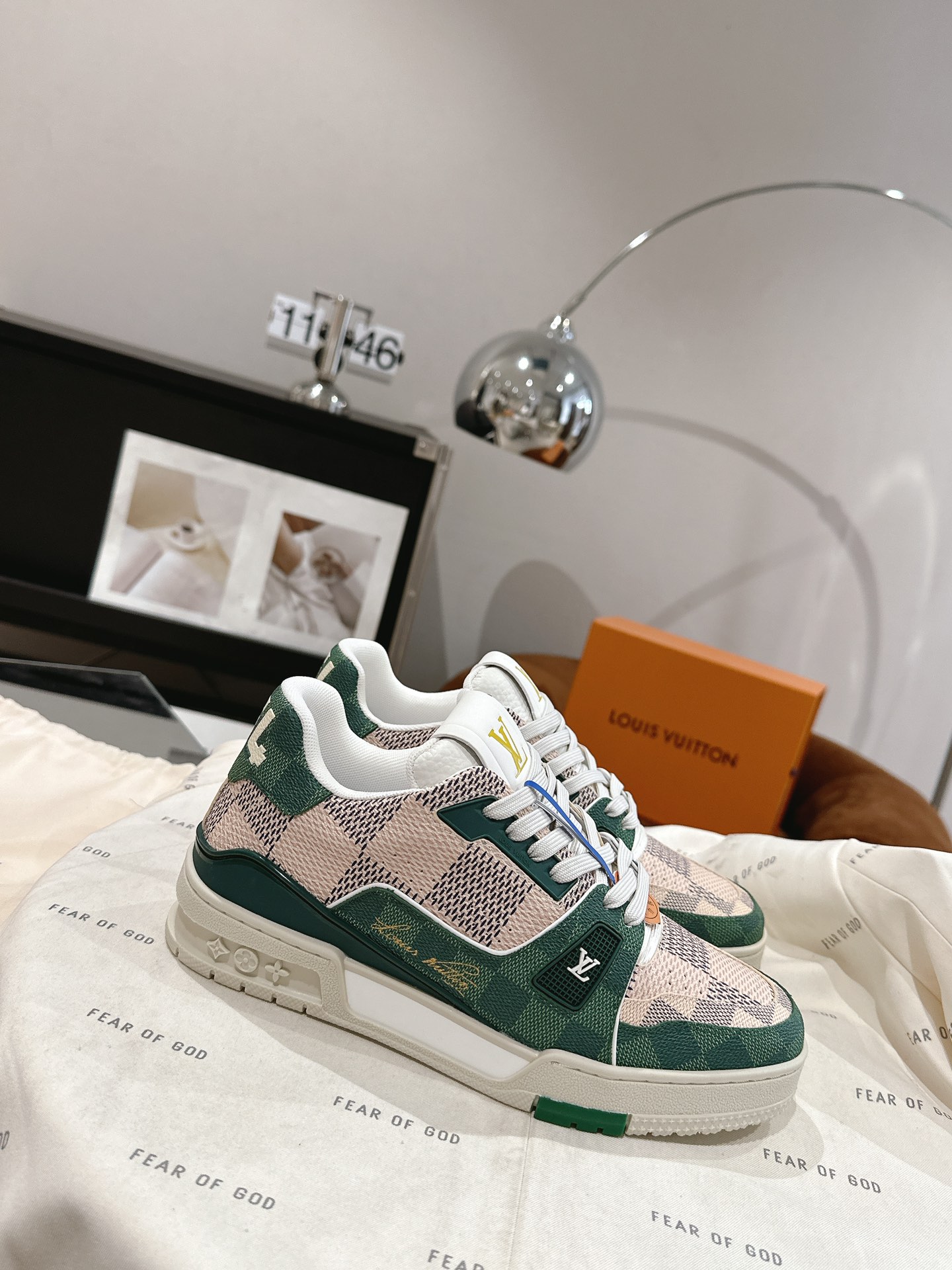 Louis Vuitton 代购级新色 供应 驴家全系列 LVTrainer PVC 运动鞋 每个款式配色都很赞 Trainer的脚感真的非常不错