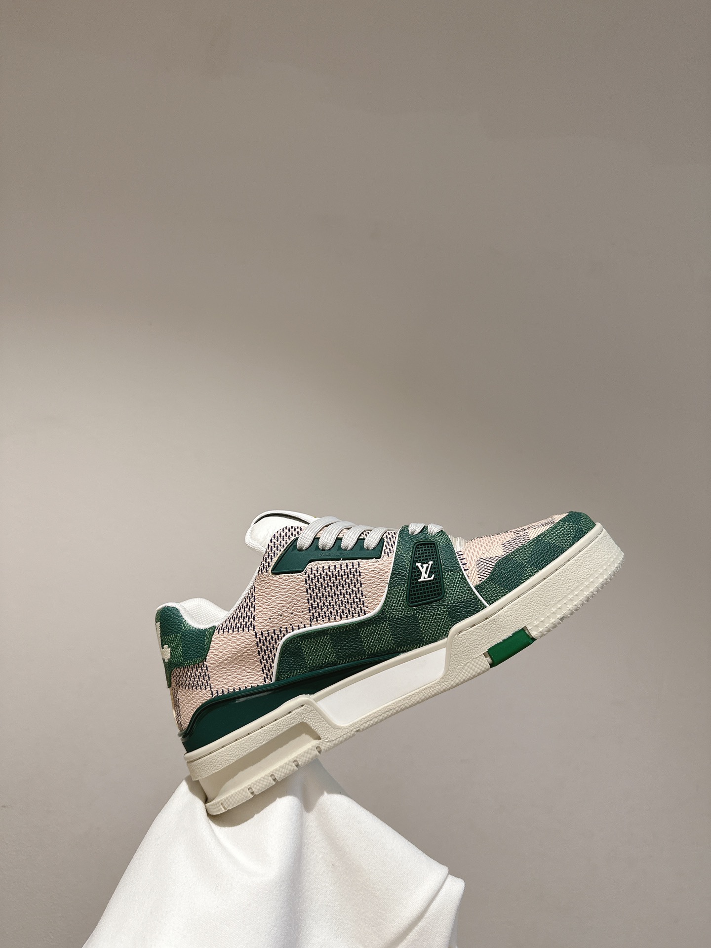 Louis Vuitton 代购级新色 供应 驴家全系列 LVTrainer PVC 运动鞋 每个款式配色都很赞 Trainer的脚感真的非常不错
