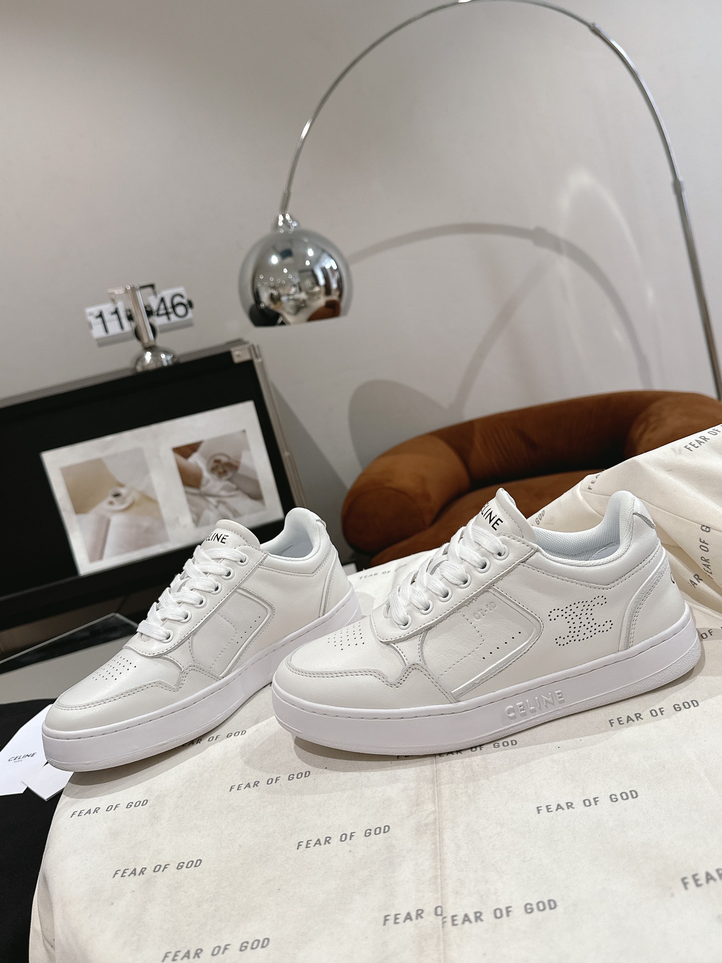 Celine 𝐂𝐄𝐋𝐈𝐍𝐄 思琳𝟐𝟎𝟐𝟑/𝐒𝐒新款情侣小白鞋
