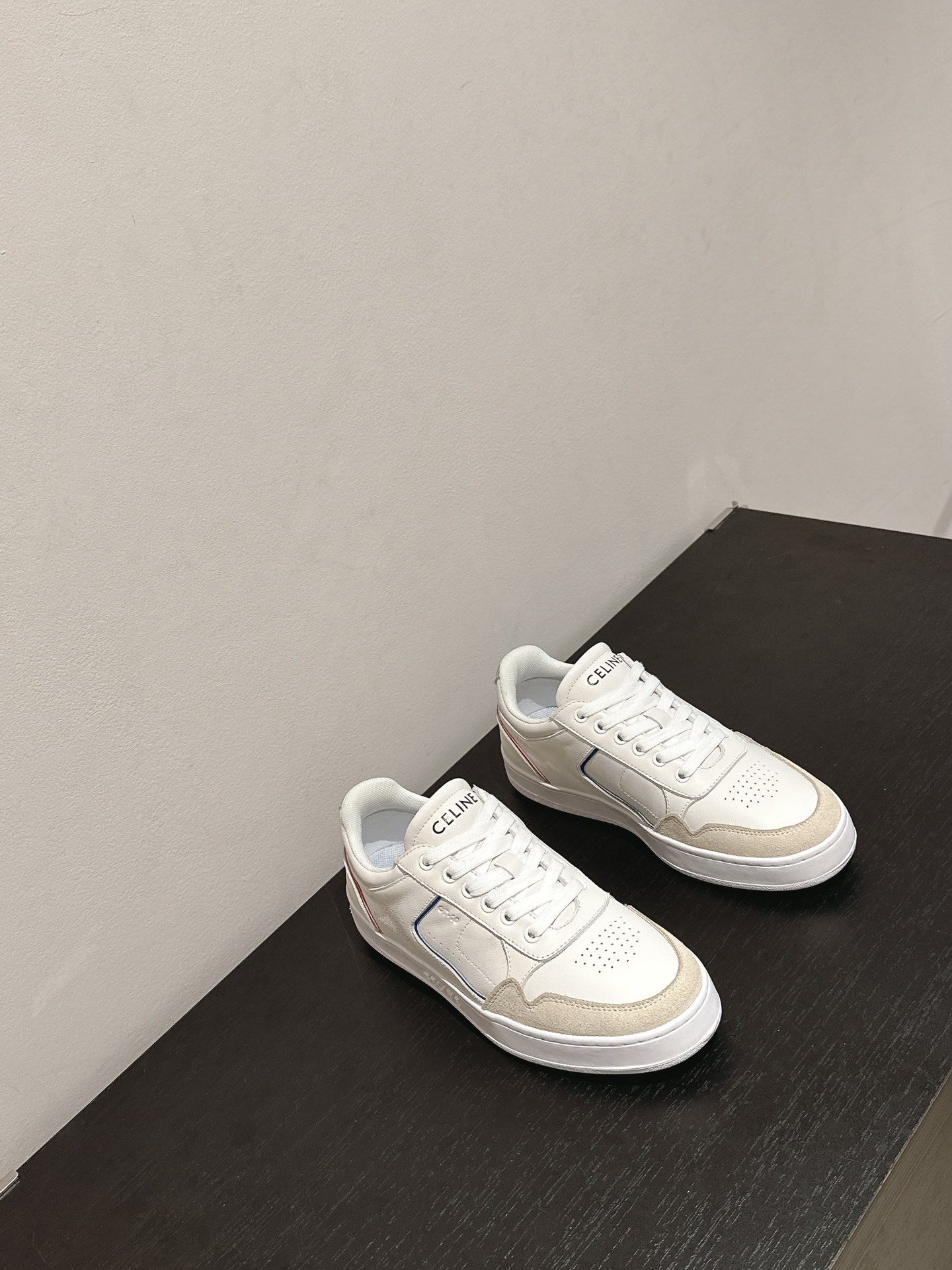 Celine 𝐂𝐄𝐋𝐈𝐍𝐄 思琳𝟐𝟎𝟐𝟑/𝐒𝐒新款情侣小白鞋
