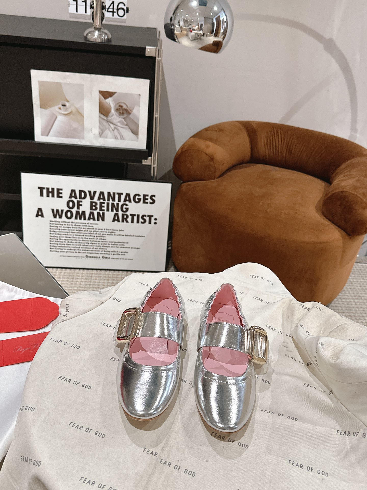 NO:616634,Purchasing agent level!  VALENTINO ROCKSTUD Valentino ballet flats ONE STUD retro craft pyramid large hardware buckle flats Smooth shoe lines Awesome version Comfortable upper foot. Increases height. Looks slimmer. Elongates leg lines Imported sheepskin/lambskin lining Italian high-density leather outsole Size35-39 (34/40 can be customized), ballet shoes, valentino, valentino, flats, sheepskin, Leather soles19860909代购级别！VALENTINO ROCKSTUD 华伦天奴芭蕾舞平底鞋 ONE STUD复古工艺金字塔大五金扣平底鞋 鞋型线条流畅 版型超赞 上脚舒适.增高.显瘦.拉长腿部线条 进口羊皮/小羊皮内里 意大利高密度真皮大底 Size35-39（34/40可定制）,芭蕾舞鞋,valentino,valentino,flats,sheepskin,Leather soles,Women's Shoes