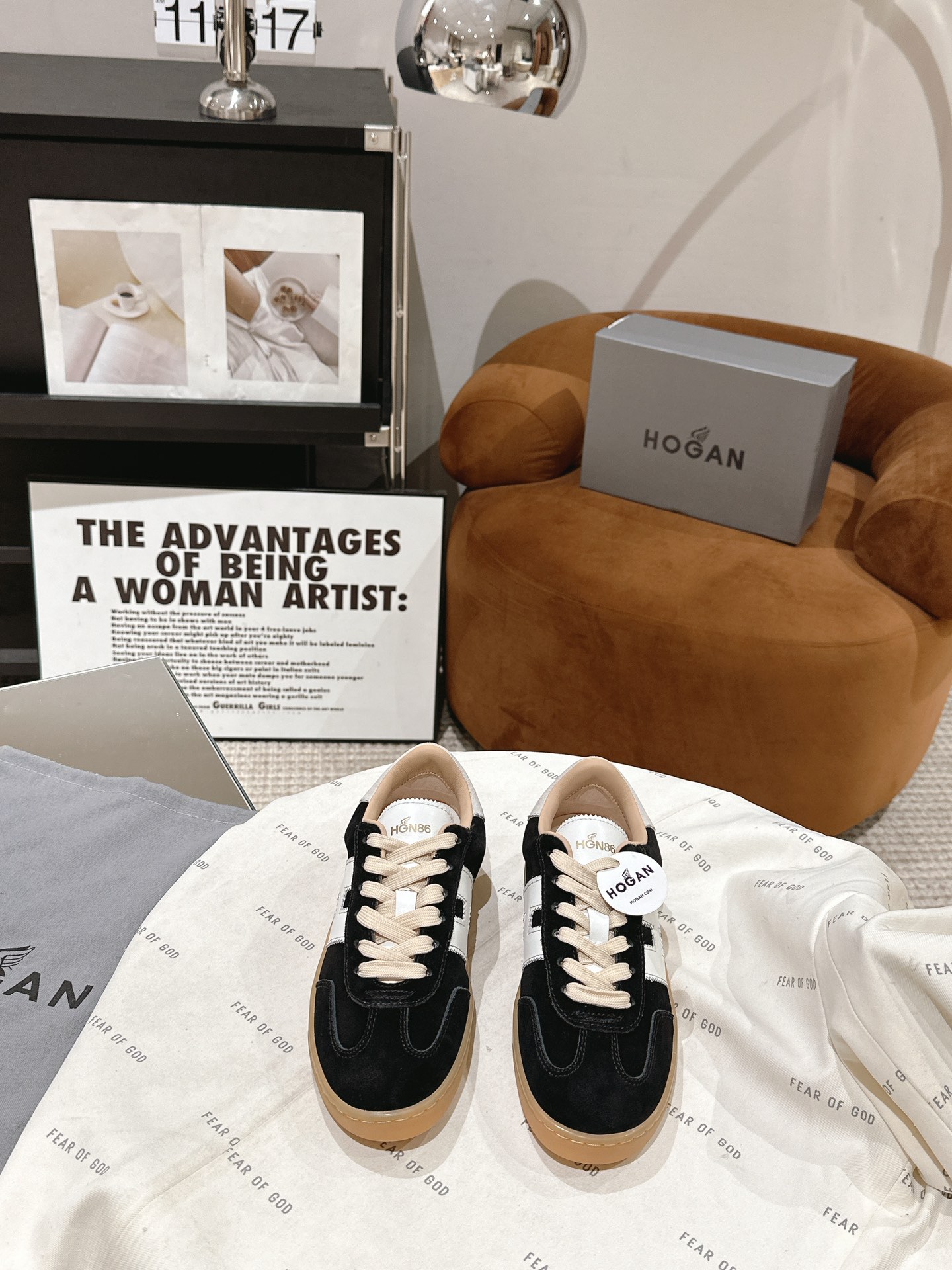 NO:616648,Maoli Pili 240 Hogan Kuehne + Nagel Maoli series, retro dynamic fashion sports shoes, skate shoes, basketball shoes, many Internet celebrity girls are also wearing it, Xiaohongshu check-in model ~ cowhide splicing fabric, wool lining, breathable mesh latex feet, H logo retro style TPU two-color outsole, classic and versatile, suitable for both leisure and sports. Size women's code 35-40, casual shoes/sports shoes, sneakers, cowhide19860909毛里皮里240 Hogan 德迅毛里系列款 复古动感风潮运动鞋、滑板鞋、篮球鞋、 N多网红妹子也在穿它,小红书打卡款~ 牛皮拼接面料 羊毛内里,透气网乳胶垫脚,H标复古风 TPU双色大底 经典百搭,休闲运动兼顾 Size女码35-40,休闲鞋/运动鞋,sneakers,cowhide,Women's Shoes