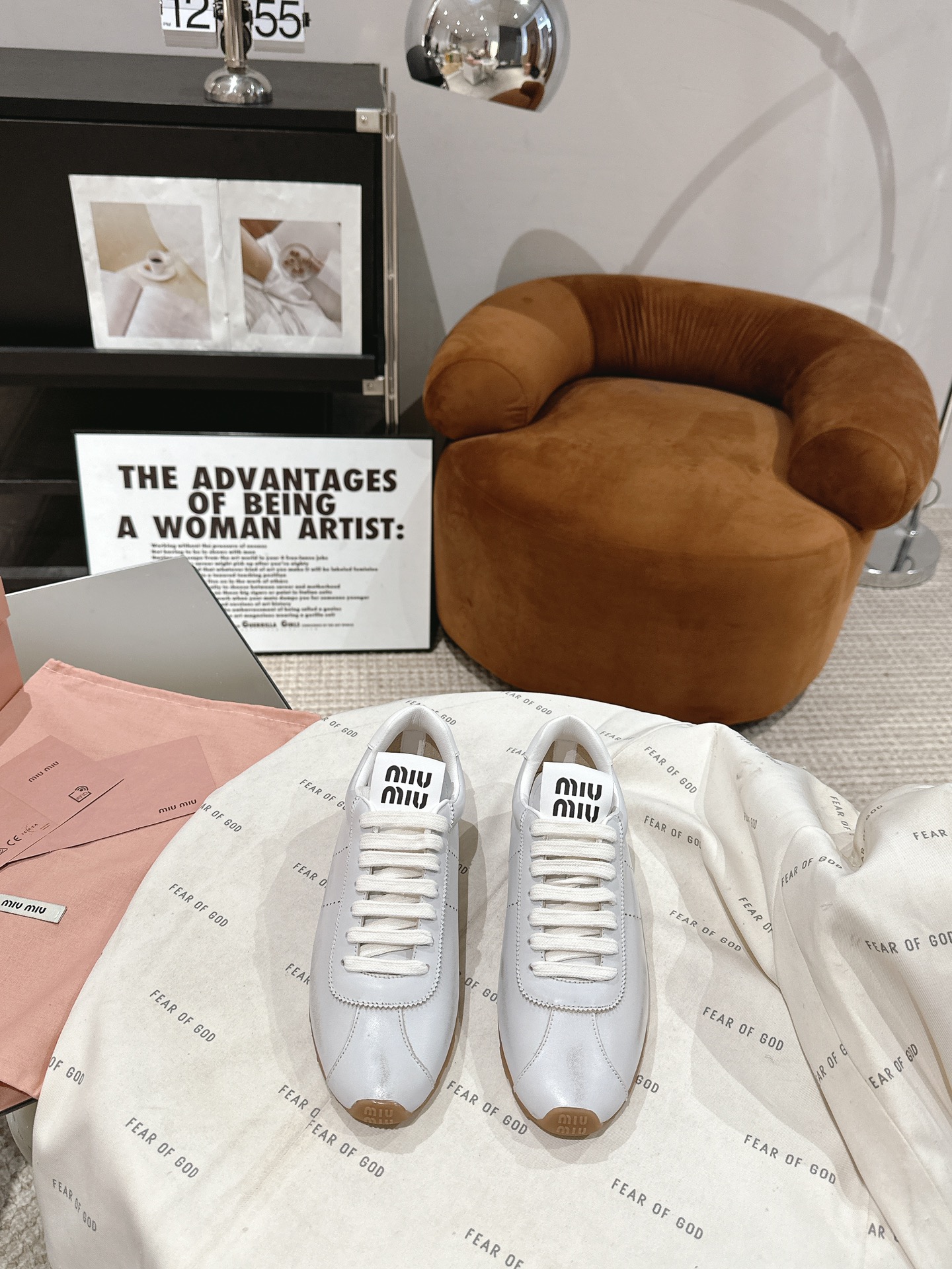 NO:616598,Miu's new early spring products｜Retro virtue shoes; Forrest Gump shoes; ballet sneakers. This lace-up casual sneaker has a perfect American retro style ~ it's super good-looking, comfortable, classic and versatile! It's a must-have item!  Cow fabric/cow leather fabric, sheepskin lining/foot pads, original rubber soles/bending and folding resistant and super soft, code number 35-40, full set of counters packaged simultaneously!  ,casual shoes/sneakers,miumiu,sneakers,cowhide,sheepskin19860909miu家早春新品｜复古德训鞋；阿甘鞋；芭蕾运动鞋 这款系带休闲运动鞋妥妥的美式复古风格～上脚超级好看舒适经典百搭的绝绝子单品！牛猄面料/牛皮面料,羊皮内里/垫脚 原版橡胶鞋底/耐弯耐折超软 码数35—40 全套专柜同步包装！,休闲鞋/运动鞋,miumiu,sneakers,cowhide,sheepskin,Women's Shoes