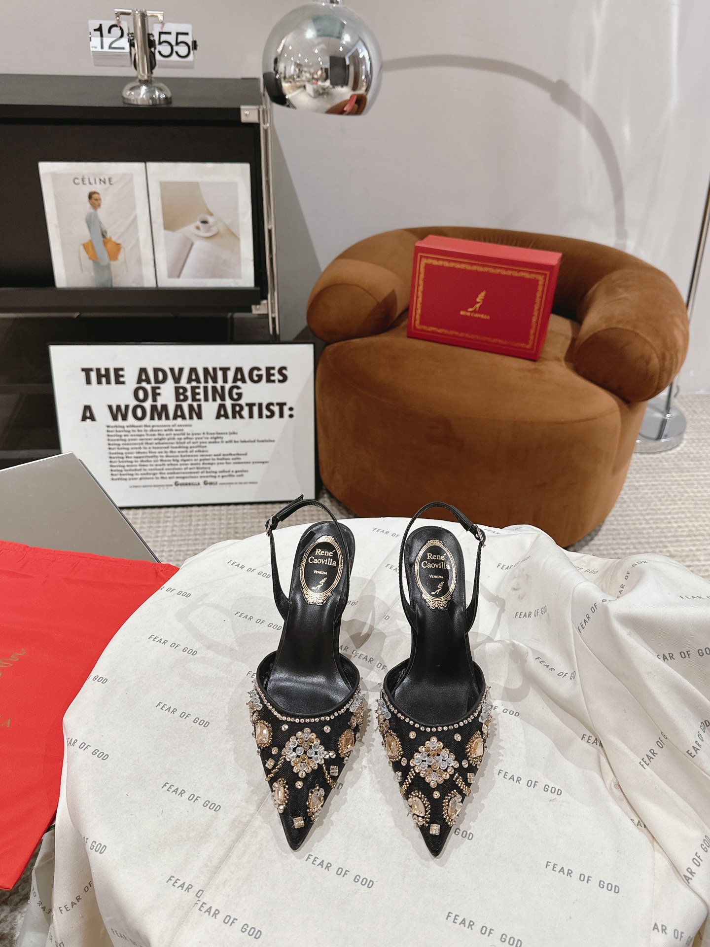 NO:492716,| 4 Rene Caovilla Rene Jovira Latest RC high-end version Spring and summer CLEO popular series, charming and gorgeous top hard goods, square head last shape, small square heel design, silk hollow diamond, beautiful high heel slippers, same style as celebrities, platform anchor and internet celebrity blogger, fashionable and elegant temperament, showing sexy and enchanting feminine. Fairy-like ~ classic noble and elegant fabric original custom silk + diamond, imported sheepskin inner footbed, large sole original Blingbling flash silver leather sole, heel height about 9.5cm Size 35-39 (40/custom-made, no return or replacement) standard code Packaging with cloth bags, cards, spare diamonds, high heel sandals, rene caovilla, rene caovilla, sandals, high  heels slippers sheepskin real silk19860909| 4  Rene Caovilla芮妮·乔薇拉 最新RC高版本 春夏CLEO爆红系列,魅惑华丽的顶级硬货,方头楦形 小方跟设计 真丝镂空烫钻 绝美高跟拖鞋 明星同款,平台主播、网红博主倾情演绎,时尚优雅气质 尽显性感妖娆女人味.仙气逼人～经典高贵优雅 面料原版定制真丝+钻石 内里进口羊皮内里垫脚 大底原版Blingbling闪银真皮底 跟高9.5cm左右 Size 35-39（40/定做不退不换）标准码 包装配布袋、卡片、备用钻,高跟鞋凉鞋,rene caovilla,rene caovilla,sandals,high heels,slippers,sheepskin,real silk,Women's Shoes