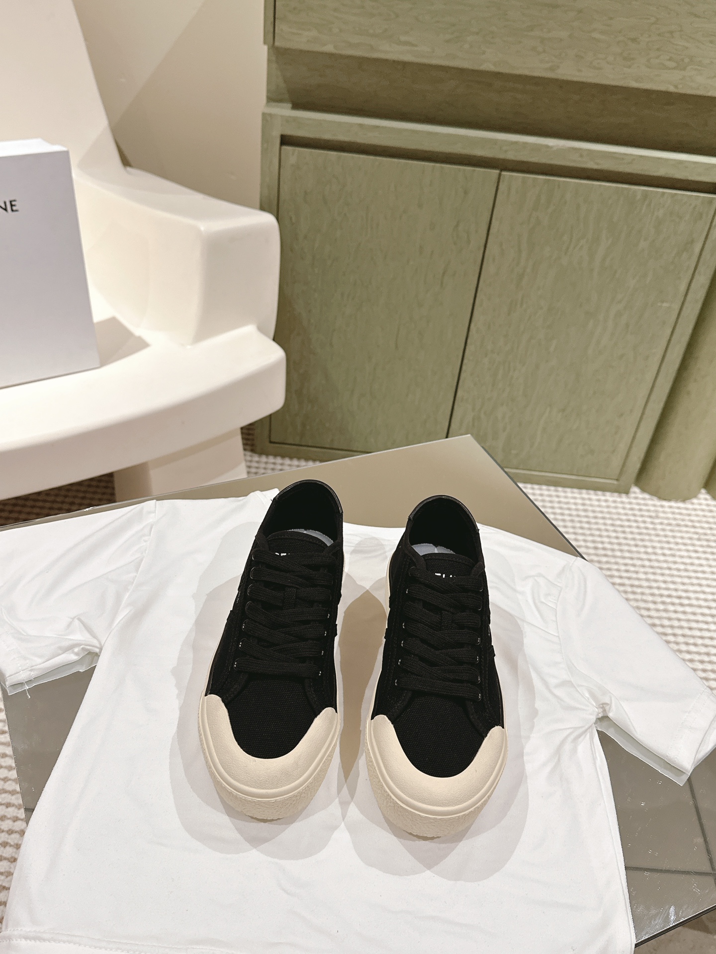 NO:616592,Thick-soled cloth and thick-soled leather 4 New series of new cowhide high-top casual shoes ★★★★★Simple casual cowhide white shoes, first-class foot comfort, taller and slimmer, casual and versatile, the first choice item Calfskin upper19860909厚底布面厚底皮面  4 新款牛皮高帮休闲鞋系列上新 ★★★★★简约休闲牛皮小白鞋,上脚舒适度一流,增高显瘦,随性百搭首选单品 鞋面小牛皮 大底原版开模Logo大底 鞋码: 35-40正码 配送豪华最新专柜同步包装,休闲鞋/运动鞋,sneakers,cowhide,Women's Shoes