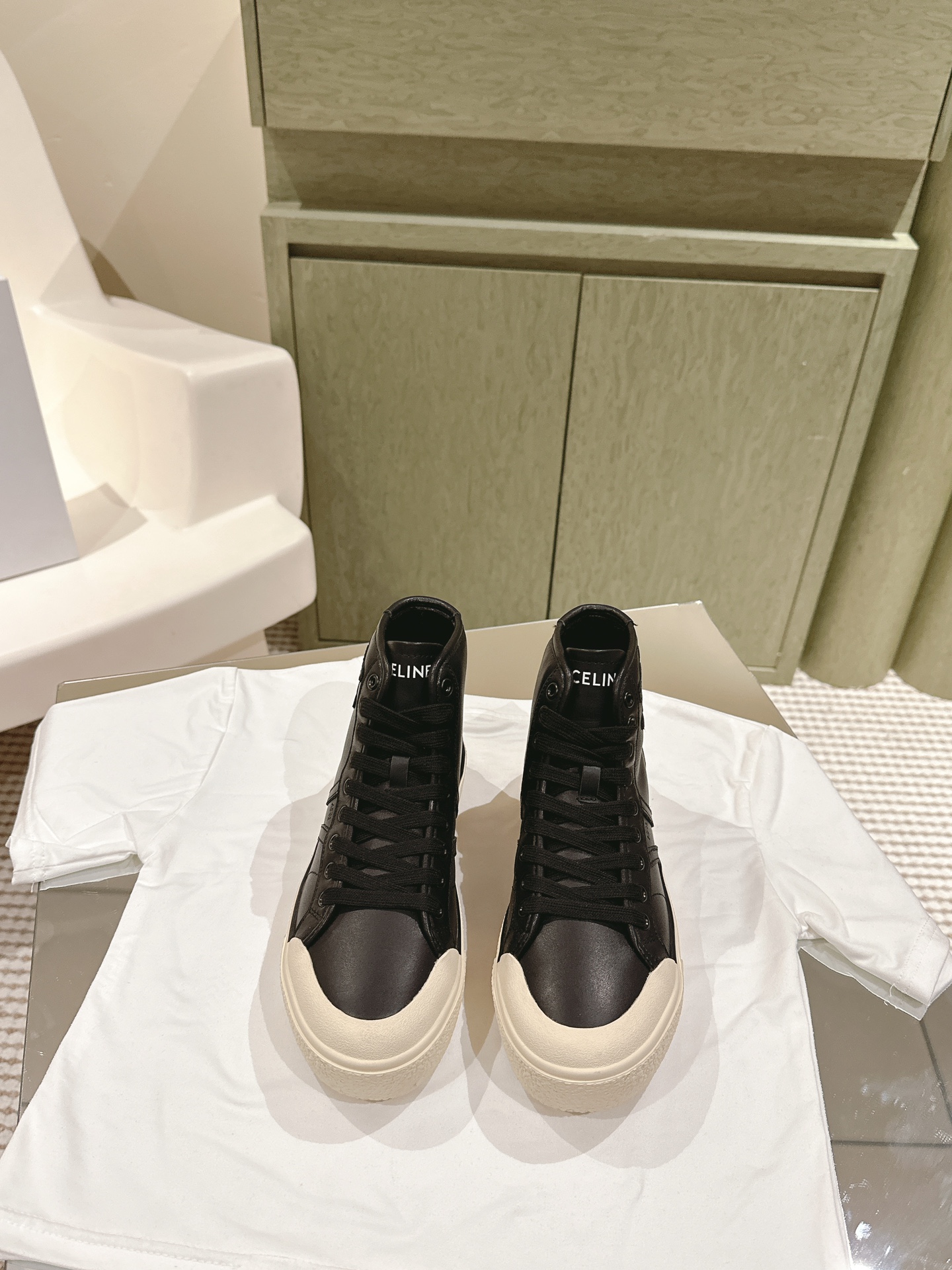 NO:616593,Couple style high-top thick-soled leather men 10 4 New series of new cowhide high-top casual shoes ★★★★★Simple casual cowhide white shoes, first-class comfort on the feet, taller and slimmer, casual and versatile, the first choice item Calfskin upper19860909情侣款高帮厚底皮面 男10  4 新款牛皮高帮休闲鞋系列上新 ★★★★★简约休闲牛皮小白鞋,上脚舒适度一流,增高显瘦,随性百搭首选单品 鞋面小牛皮 大底原版开模Logo大底 鞋码: 35-40正码男39-45 配送豪华最新专柜同步包装,休闲鞋/运动鞋,sneakers,cowhide,Women's Shoes