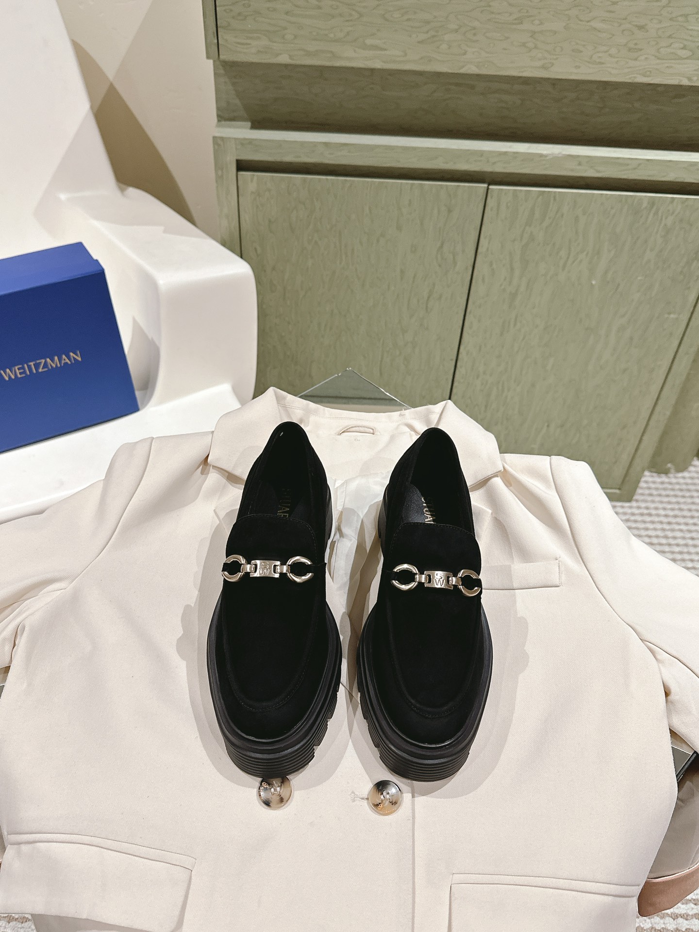 NO:495852,| 4 SW's latest loafers new model is available ★★★★★★ Heightening artifact, small round toe personalized and comfortable, fashionable and exquisite, upper open-edged beaded cowhide inner lining: comfortable head layer cowhide inner lining, large sole EVA high-density non-slip rubber sole Shoe size: 35-39 (40 customization, no return and exchange) Sole thickness 5.5cm Delivery luxury latest counter synchronous packaging, loafers, stuart weitzman, loafers, cowhide19860909| 4  SW最新乐福鞋新款上新 ★★★★★ 增高神器,小圆头个性舒适 时髦又精致 鞋面开边珠牛皮 内里: 舒适头层牛皮内里 大底EVA高密度防滑橡胶底 鞋码: 35-39（40定制不退换） 底厚5.5cm 配送豪华最新专柜同步包装,乐福鞋,stuart weitzman,loafers,cowhide,Women's Shoes