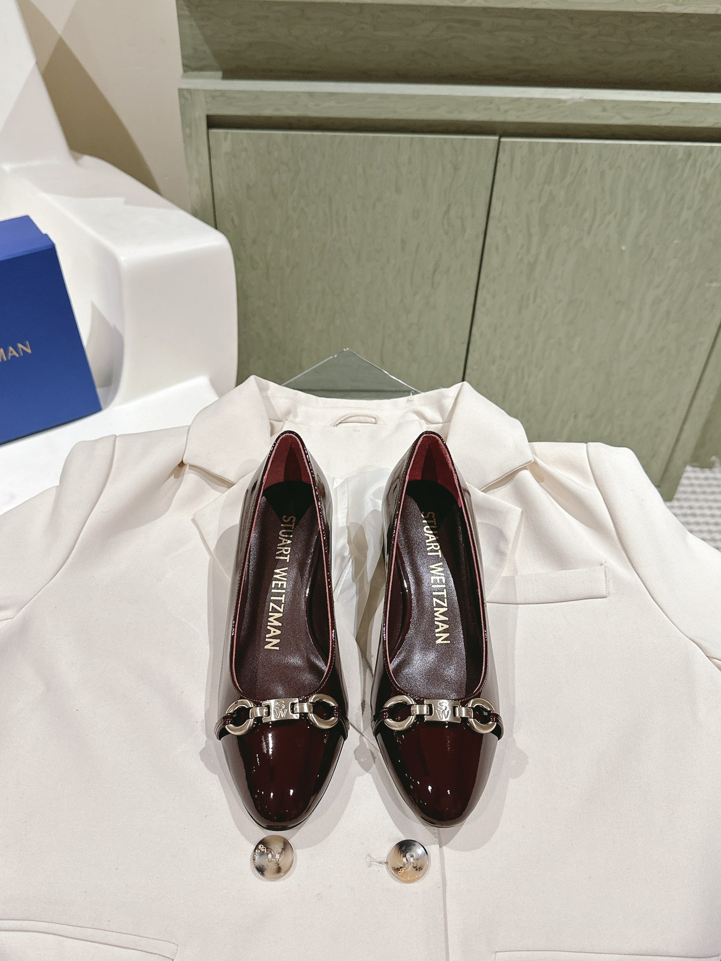 NO:495806,SW Mary Jane single shoes | 4 new models are available ★★★★★★ Small round head buckle design!  Simple and comfortable, fashionable and exquisite, upper bonnet patent leather, two styles available, inner lining: comfortable sheepskin lining, outsole, Italian leather outsole, thick heel 4.5 Shoe size: 35-39 (40 customization, no return and exchange) Delivery luxury latest counter synchronous packaging, single shoes, Mary Jane, stuart weitzman, mary jane, sheepskin, Leather soles19860909SW玛丽珍单鞋| 4 新款上新 ★★★★★ 小圆头搭扣设计！简约舒适 时髦又精致 鞋面牛漆皮 两个版型可选 内里: 舒适羊皮内里 大底意大利真皮大底 粗跟4.5 鞋码: 35-39（40定制不退换） 配送豪华最新专柜同步包装,单鞋玛丽珍,stuart weitzman,mary jane,sheepskin,Leather soles,Women's Shoes