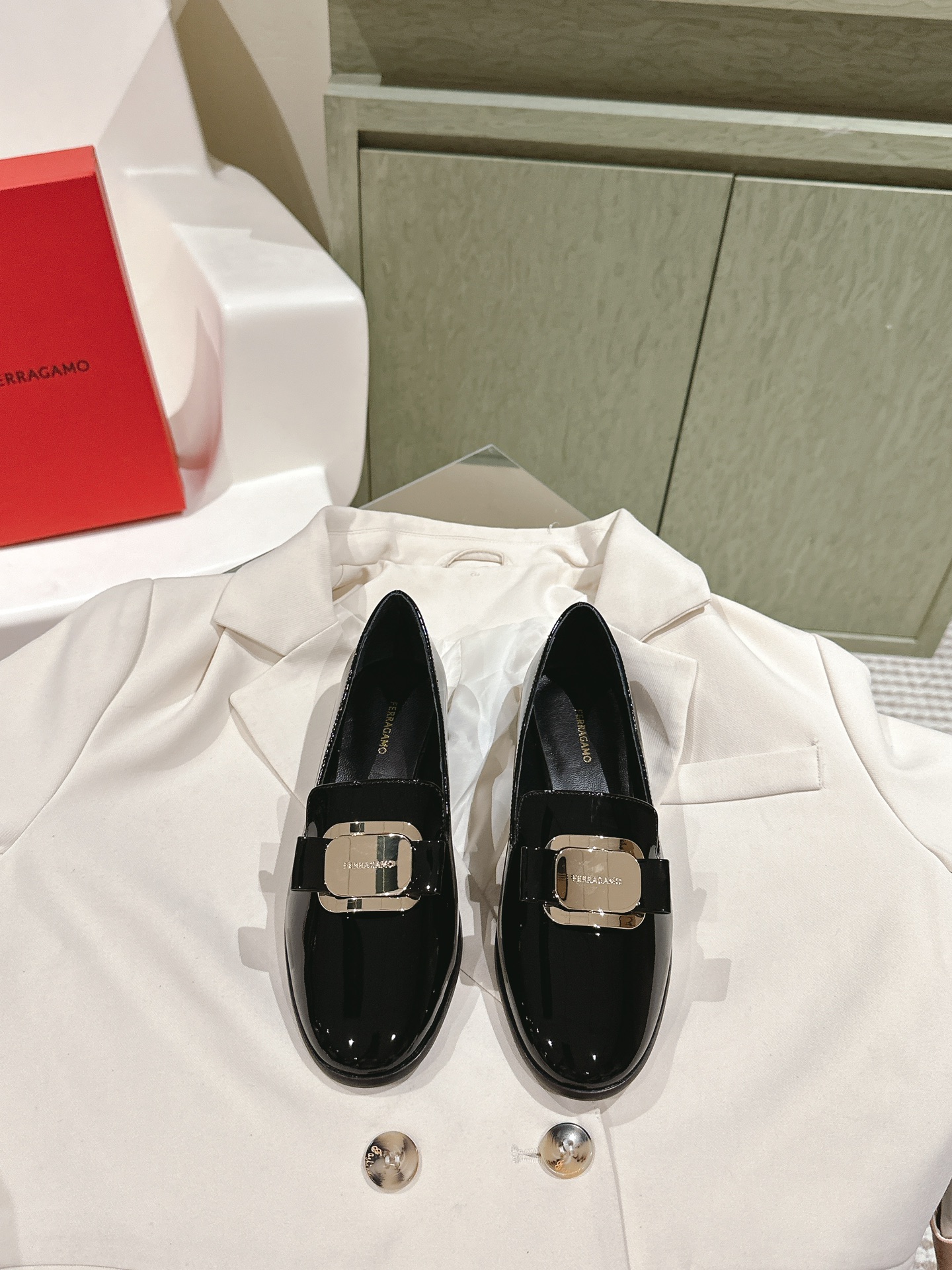 Ferragamo Chaussures Loafers Replice trouvé
 Quincaillerie en or Genuine Leather Peau de mouton Cuir verni