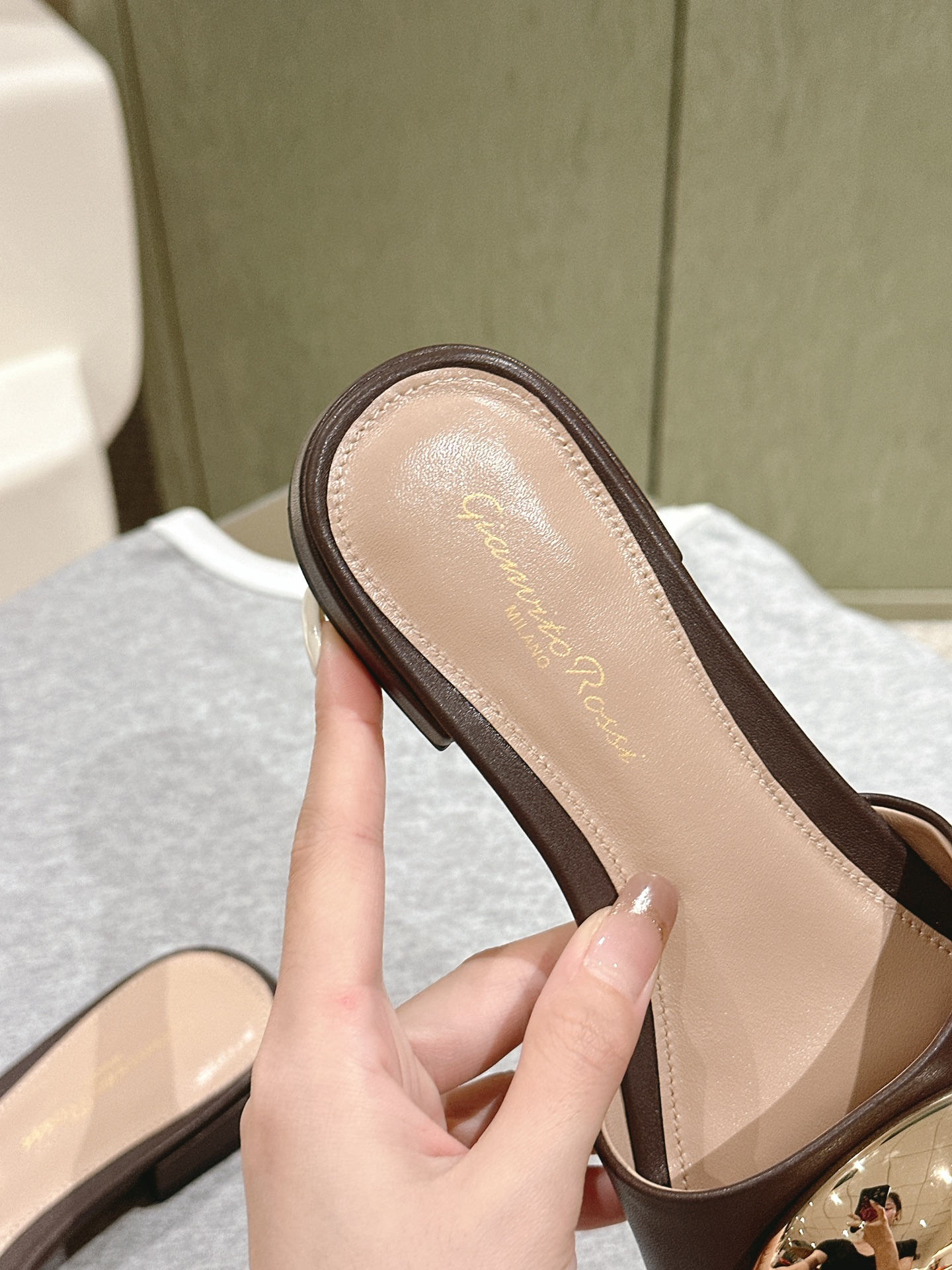 GianvitoRossi4小众品牌夏季凉拖鞋系列！简约百搭时髦耐看不过时是时尚圈永不退潮的经典所在气质