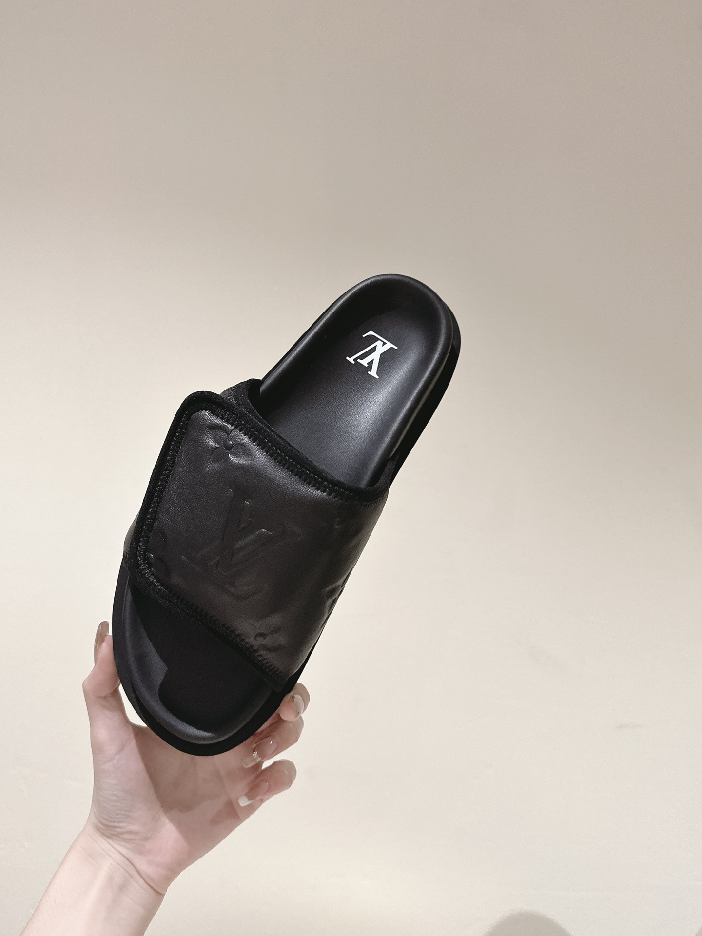 Louis Vuitton 男码驴家新品 主打最新款驴牌拖鞋 硬货上新