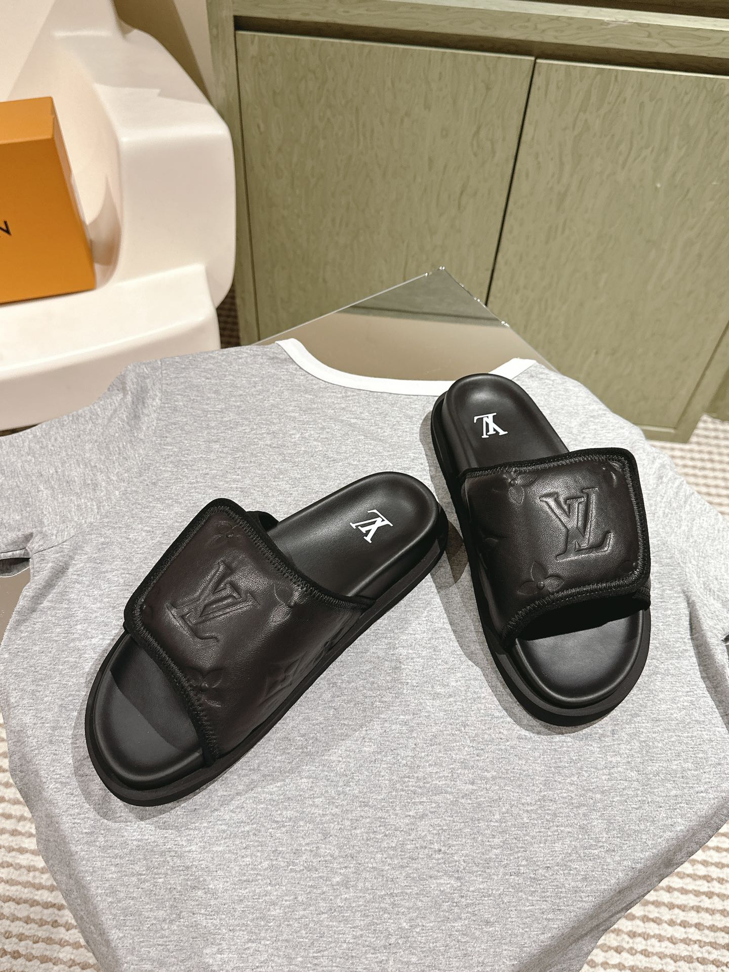 Louis Vuitton 男码驴家新品 主打最新款驴牌拖鞋 硬货上新
