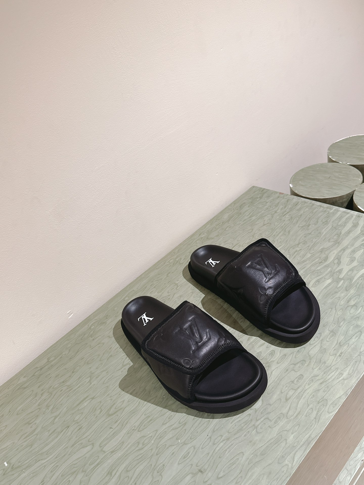 Louis Vuitton 男码驴家新品 主打最新款驴牌拖鞋 硬货上新