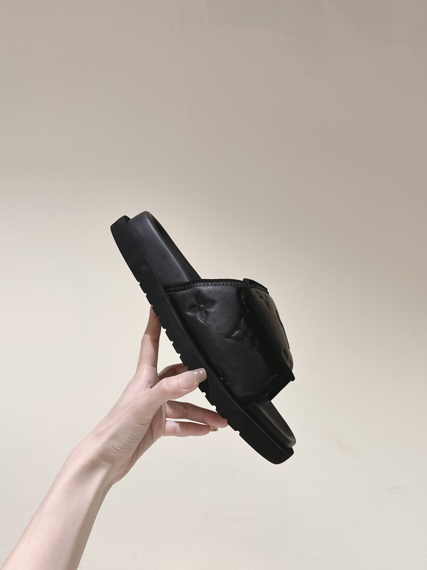 Louis Vuitton 男码驴家新品 主打最新款驴牌拖鞋 硬货上新