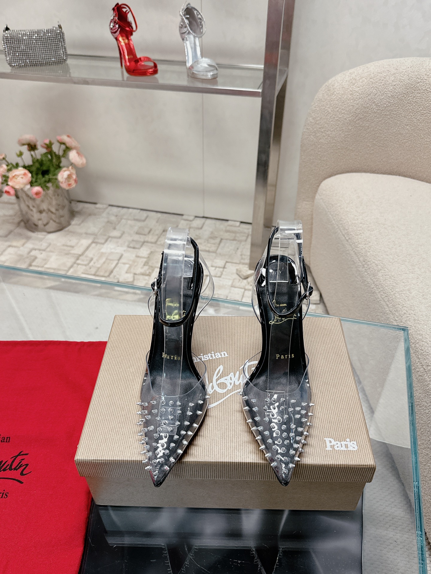 NO:494937,| 4 ChristianLouboutin CL pointed toe high heel transparent rivet single shoe sandals. The entire original version is customized with one-to-one mold opening. The rivet surface is the same color, and it is extraordinary customization, and it is absolutely extraordinary!  Original fabric with the same color willow nail, original mold, imported sheepskin inner footbed, original sole, uniform leather outsole, heel height about 10.5cm Color: Nine colors Size 35-39 (34/40/41/42/43 custom made without return) standard size, high heels, sandals, high heels, sheepskin, Leather soles19860909| 4  ChristianLouboutin路铂廷 CL尖头高跟透明铆钉单鞋凉鞋 全原版一比一开模定制,铆钉面里都是同色,非凡订制,绝非凡品！ 面料原版同色柳钉,原版开模 内里进口羊皮内里垫脚 大底原版一致真皮大底 跟高约10.5cm Color:九个配色 Size 35-39（34/40/41/42/43定做不退换）标准码,高跟鞋凉鞋,sandals,high heels,sheepskin,Leather soles,Women's Shoes