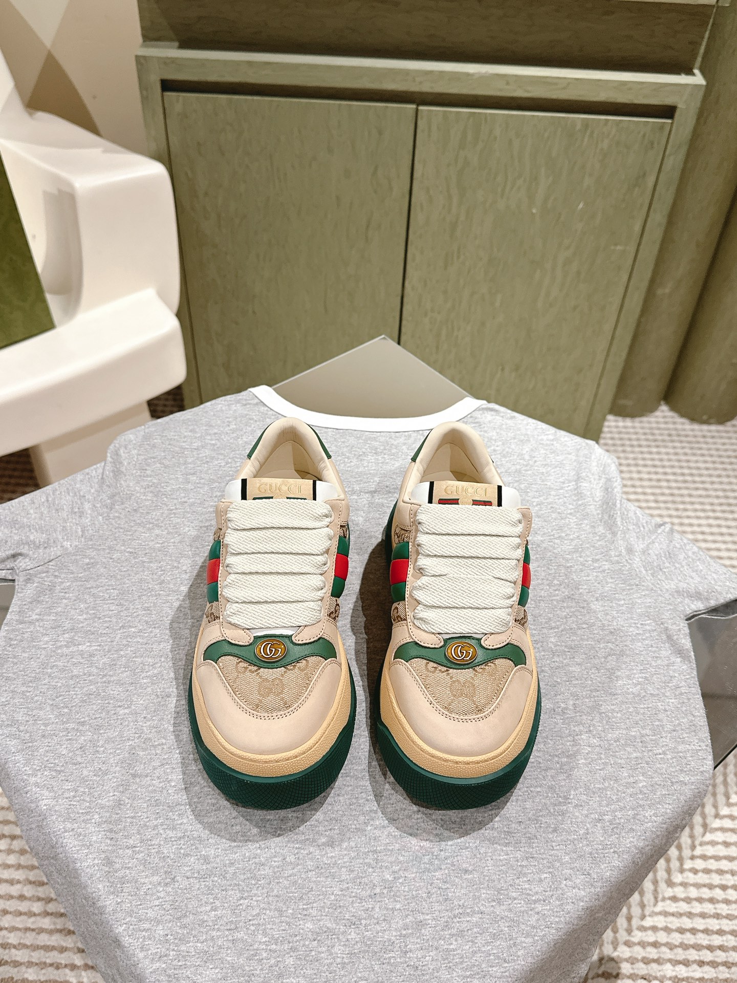 NO:616574,Hot diamonds Not hot diamonds G Home | 4 New Products of Jigglypuff’s Dirty Shoes Top Version!  Original, disassembled copy, authentic pictures attached. Once you wear them, you can’t bear to take them off. They are so soft and thick-soled shoes, not heavy!  While increasing the height, it also shows off the slenderness of the ankles~ This summer, you and your partner will have a whole pair of heights!  !  !  !  Genuine molded custom combination soles, the soles and outsoles are made of TPU material, and the little bees glow!  The middle layer is made of high-density rubber foam to reduce the weight of the sole!  This is not a one-piece outsole on the market!  The uppers are all plump and the details are in place!  Size 35-40 Full set of counter-synchronized gift box packaging!  ,casual shoes/sneakers,gucci,sneakers19860909烫钻 不烫钻 G家| 4 胖丁小脏鞋新品 顶版！ 原版,拆卸copy,附正品图 穿了就舍不得脱下来,贼松软的厚底鞋,不厚重！增高的同时又显脚踝的纤细～ 这个夏天和对象 高低得整一双！！！！ 正品开模定制组合鞋底,鞋底外底是TPU材质,小蜜蜂发光哦！ 中间层高密度橡胶发泡,减轻鞋底重量！不是市场一体成型的大底！ 鞋面都是胖呼呼的,细节到位！ size 35-40  全套专柜同步礼盒包装！,休闲鞋/运动鞋,gucci,sneakers,Women's Shoes