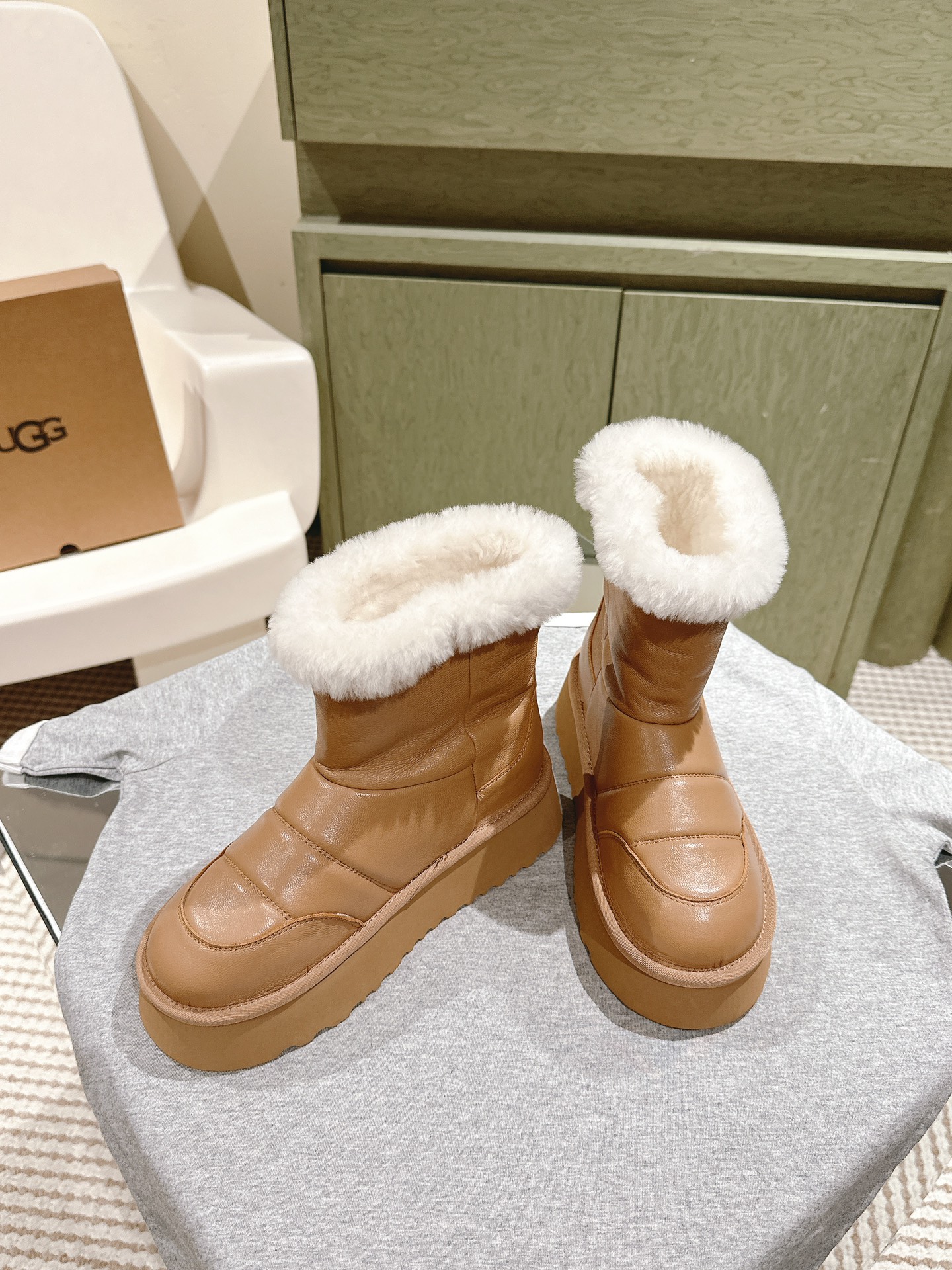 [UGG Women