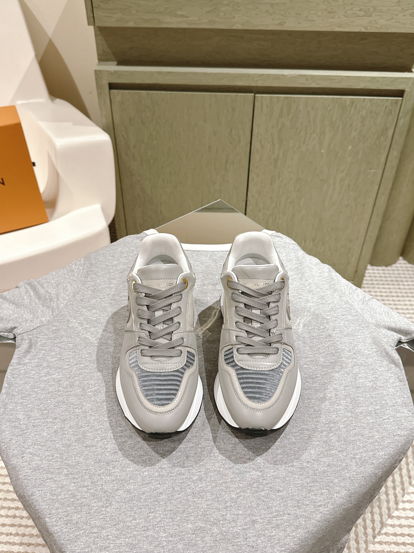 NO:476440,# Louis Vuitton Spring and Summer New Runaway sneakers Original 9060 Buy, disassembled copy, the old counter upgraded version, more coordinated vision and lighter feet!  Increased height by 5cm, extremely recognizable, close eyes Size 35-41 (40/41 custom made without return or exchange), casual shoes/sports shoes, louis vuitton, sneakers19860909# 路易威登春夏 New Runaway 运动鞋 原版9060 购入,拆卸copy,专柜老款升级版本,视觉更协调,脚感更轻盈！ 增高5cm,辨识度极高,闭眼入 Size 35-41（40/41定做不退换）,休闲鞋/运动鞋,louis vuitton,sneakers,Women's Shoes