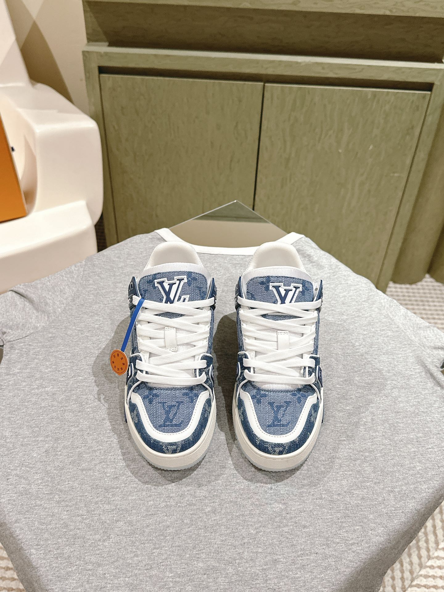 NO:486292,A must-have for couples!   LV purchasing grade new colors are available in stock!  Classic Donkey Family full series!  LVTrainer PVC sneakers, every style and color matching is great!  Trainer's feet feel really good, full of surprises and silver updates, and Xiaohongshu Internet celebrity couples are starting to show!  The fabric is made of the same material as the original, and the original version compares each detail one by one!  Various leather TPU cloths, super complex splicing, TPU original bottom, purchasing level, not ordinary material!  The number of codes for women 35-40, male 38-45, the delivery counter is synchronized with full packaging!  , casual shoes / sneakers, louis vuitton, louis vuitton, louis vuitton, louis vuitton, sneakers19860909情侣款必备！  LV代购级新色现货供应！经典驴家全系列！LVTrainer PVC 运动鞋, 每个款式配色都很赞！Trainer的脚感真的非常不错,惊喜满满银色不断更新,小红书网红情侣纷纷开秀！ 面料选用原版完全一样材质做工细节,原版一比一对比每个细节！各种皮面TPU 布 超复杂拼接 TPU原版大底,代购级别,不是普通材质哦！ 码数女35-40 男38-45 配送专柜同步全套包装！,休闲鞋/运动鞋,louis vuitton,louis vuitton,louis vuitton,sneakers,Women's Shoes