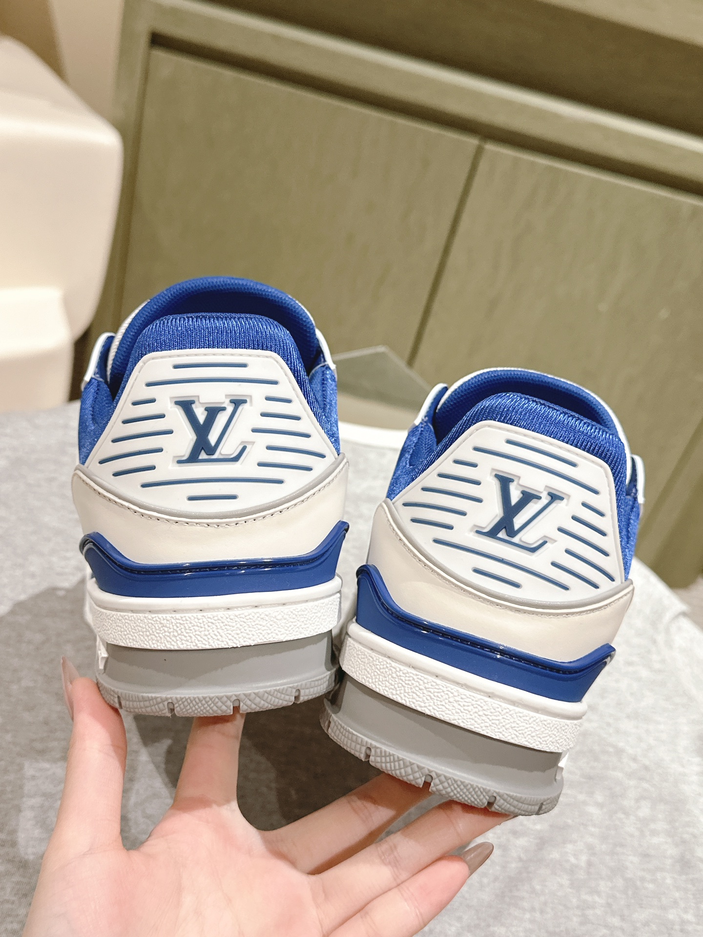 Una prenda imprescindible para las parejas!              ¡La réplica LV está en stock en nuevos colo