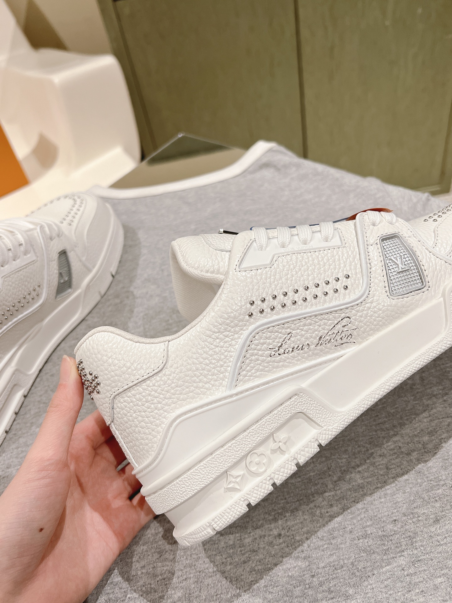 Una prenda imprescindible para las parejas!              ¡La réplica LV está en stock en nuevos colo