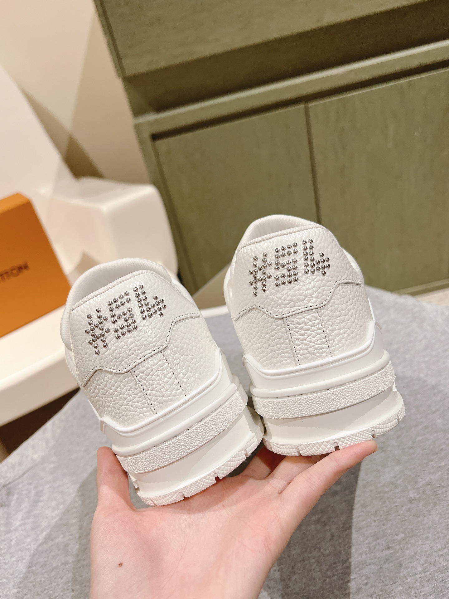 Una prenda imprescindible para las parejas!              ¡La réplica LV está en stock en nuevos colo