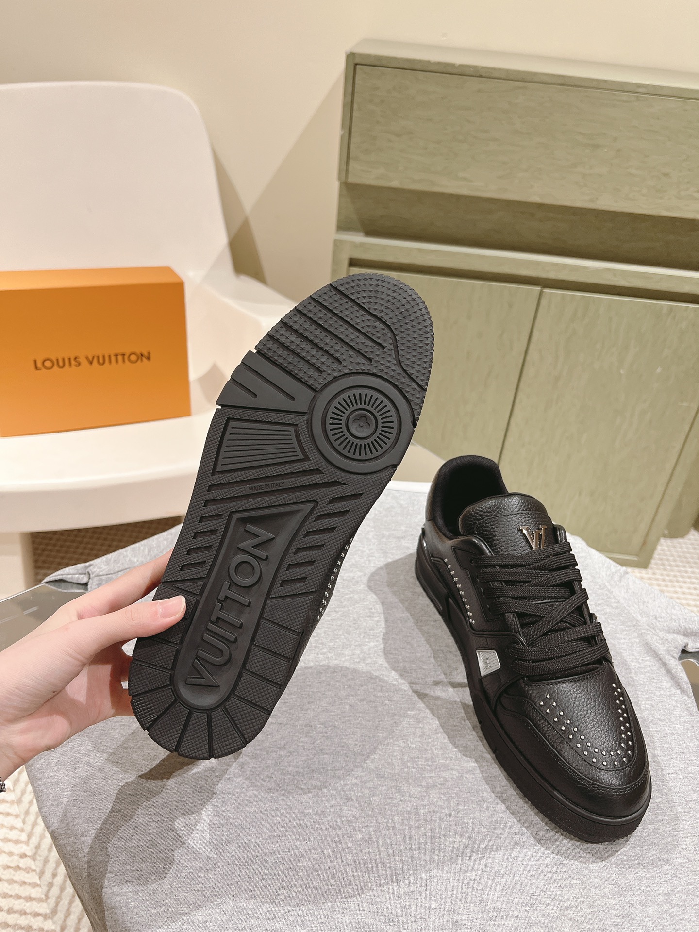 Una prenda imprescindible para las parejas!              ¡La réplica LV está en stock en nuevos colo