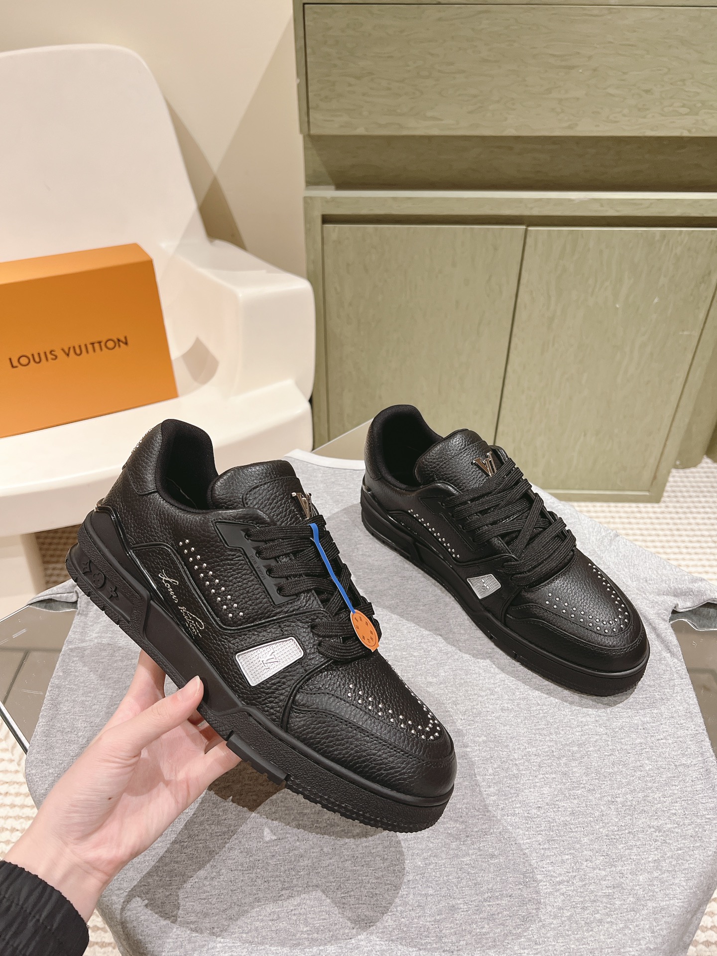 Una prenda imprescindible para las parejas!              ¡La réplica LV está en stock en nuevos colo
