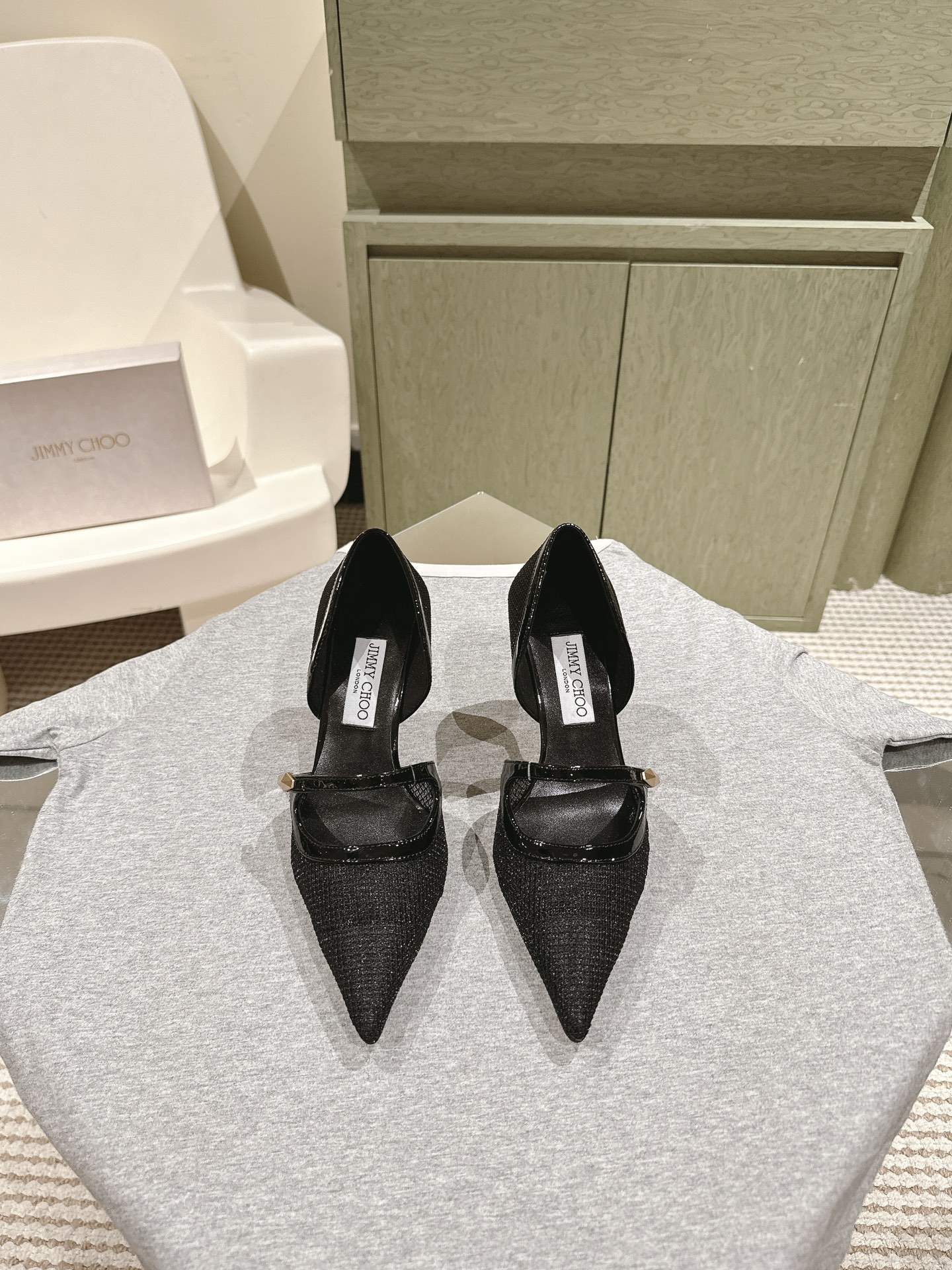 NO:476185,Greet face patent leather face ¨ | 4 new patent leather high heels series in the counter ★★★★★★★ A series that many celebrities have put on their feet, a series that domestic and foreign bloggers have been popular with, a must-have item for fairies!  Four fabrics available!  Customized upper beef patent leather Greett suede mesh custom hardware buckle Inner: Imported crystal sheepskin inner lining, original molded Italian leather outsole, high flat sole/6.5cm/8.5cm Shoe size: 34-42 Customized 41-42 Delivery luxury latest counters simultaneously packaging!  , high heels, sheepskin,Leather soles19860909格力特面 漆皮面 ¨ | 4 专柜新款漆皮高跟鞋系列 ★★★★★ 众多明星上脚,国内外博主刷爆的一个系列,仙女必备单品！四种面料可选！ 鞋面定制牛漆皮格力特呢绒面网布定制五金扣 内里: 进口水晶羊皮内里 大底原版开模意大利真皮大底 跟高平底/6.5cm/8.5cm 鞋码: 34-42 41-42定做 配送豪华最新专柜同步包装！,高跟鞋单鞋,high heels,sheepskin,Leather soles,Women's Shoes