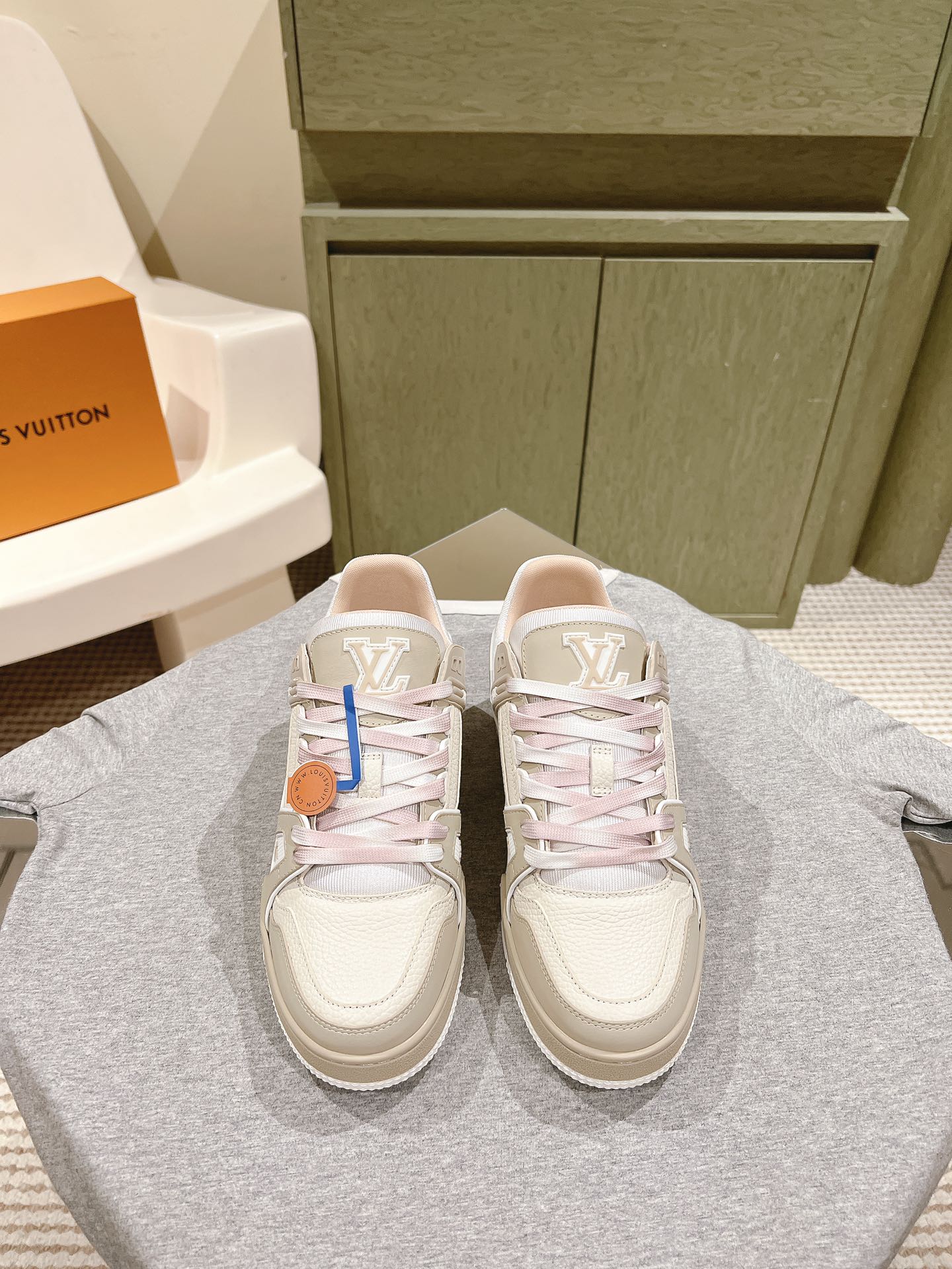Una prenda imprescindible para las parejas!              ¡La réplica LV está en stock en nuevos colo