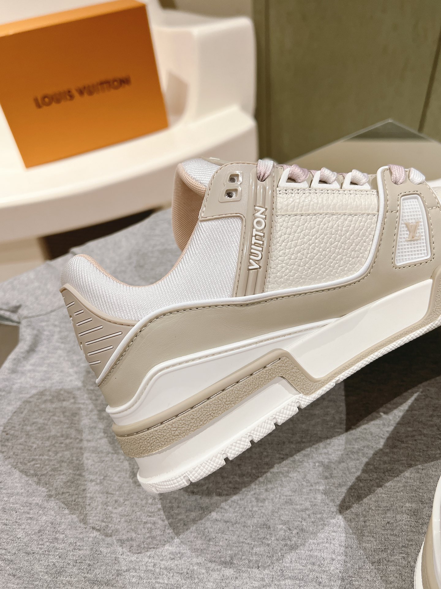 Una prenda imprescindible para las parejas!              ¡La réplica LV está en stock en nuevos colo