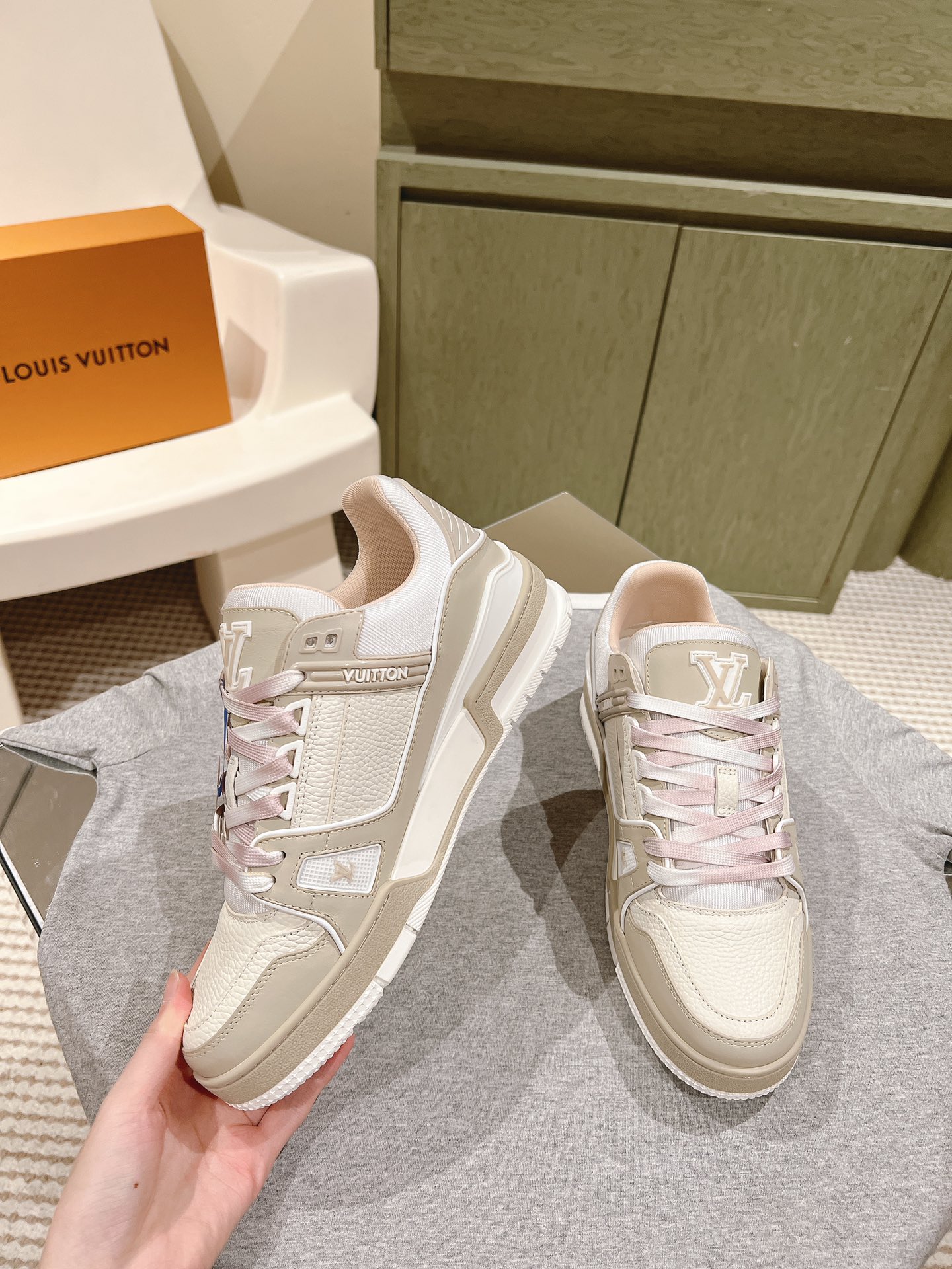 Una prenda imprescindible para las parejas!              ¡La réplica LV está en stock en nuevos colo